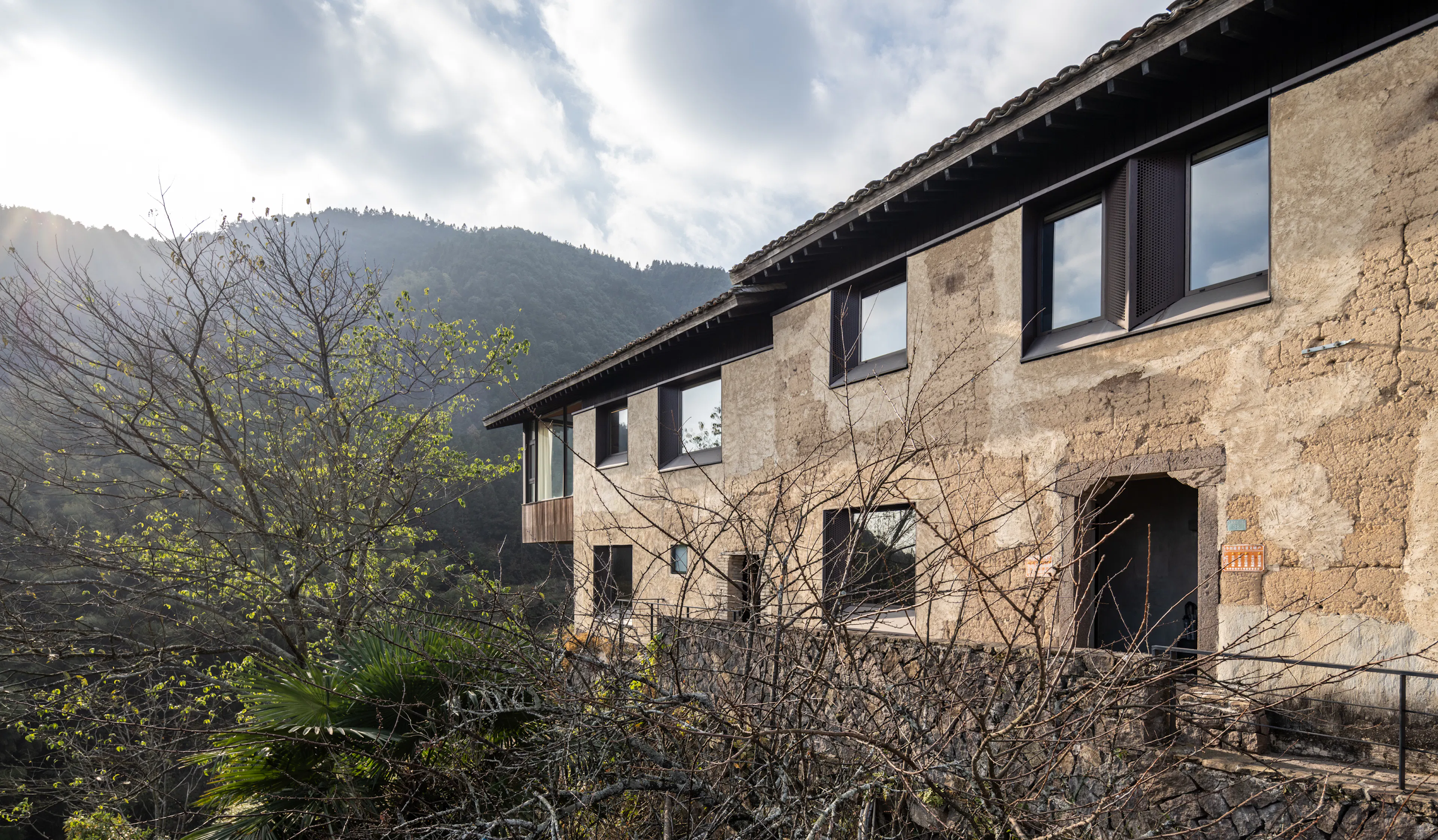 Songyang Stray Birds Art Hotel — 10