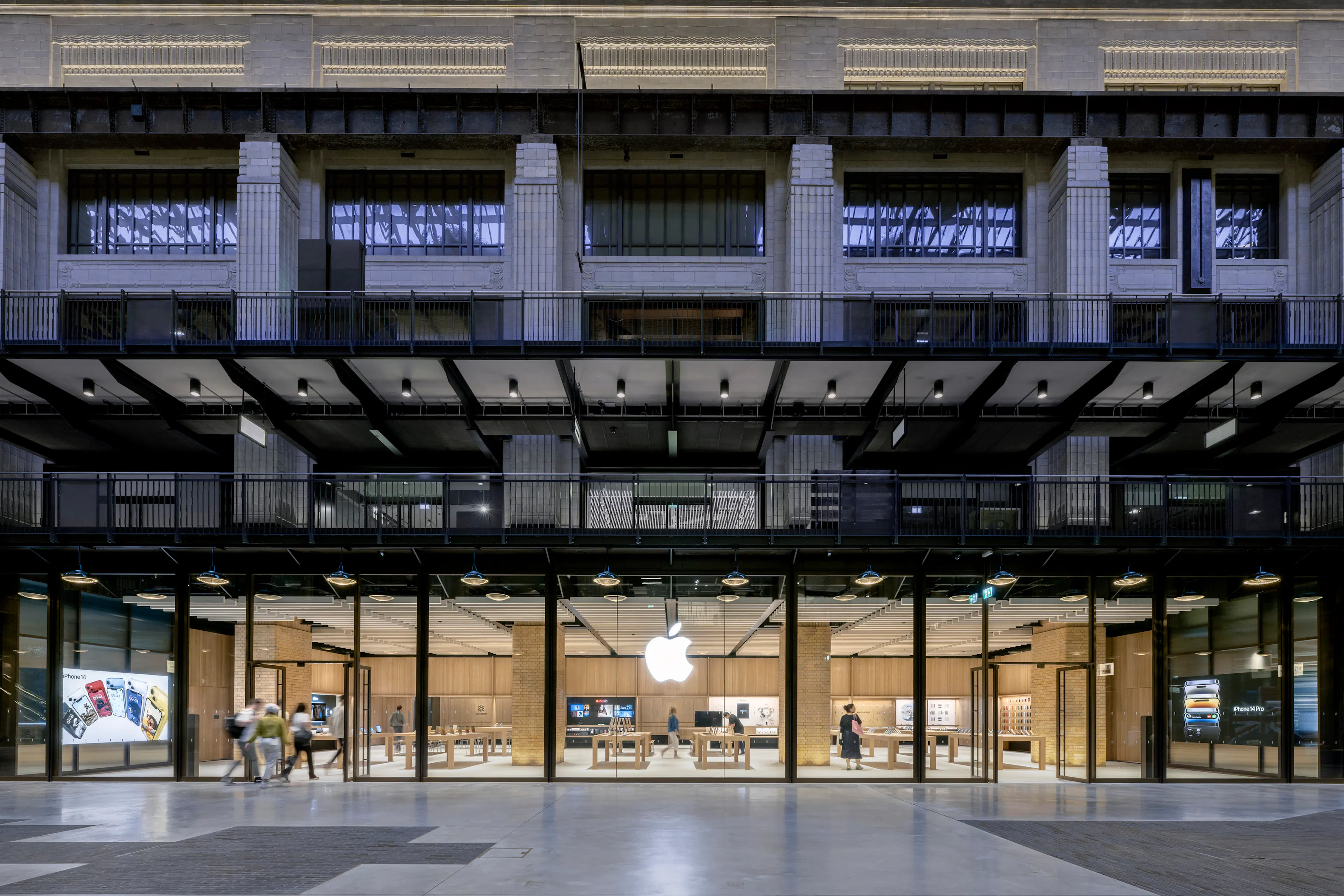 Apple The Exchange TRX — 20