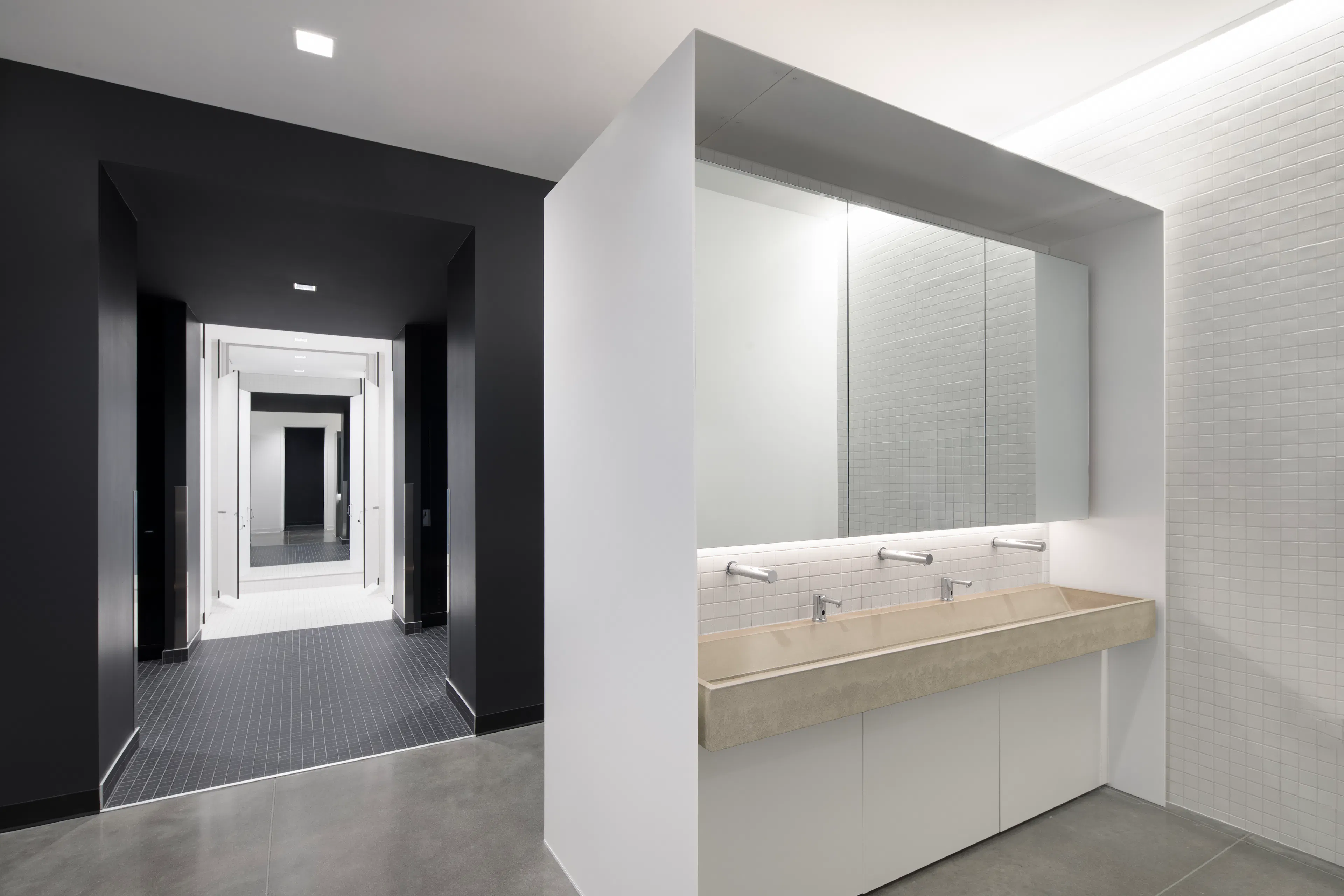 METRO Distribution Centre — 18