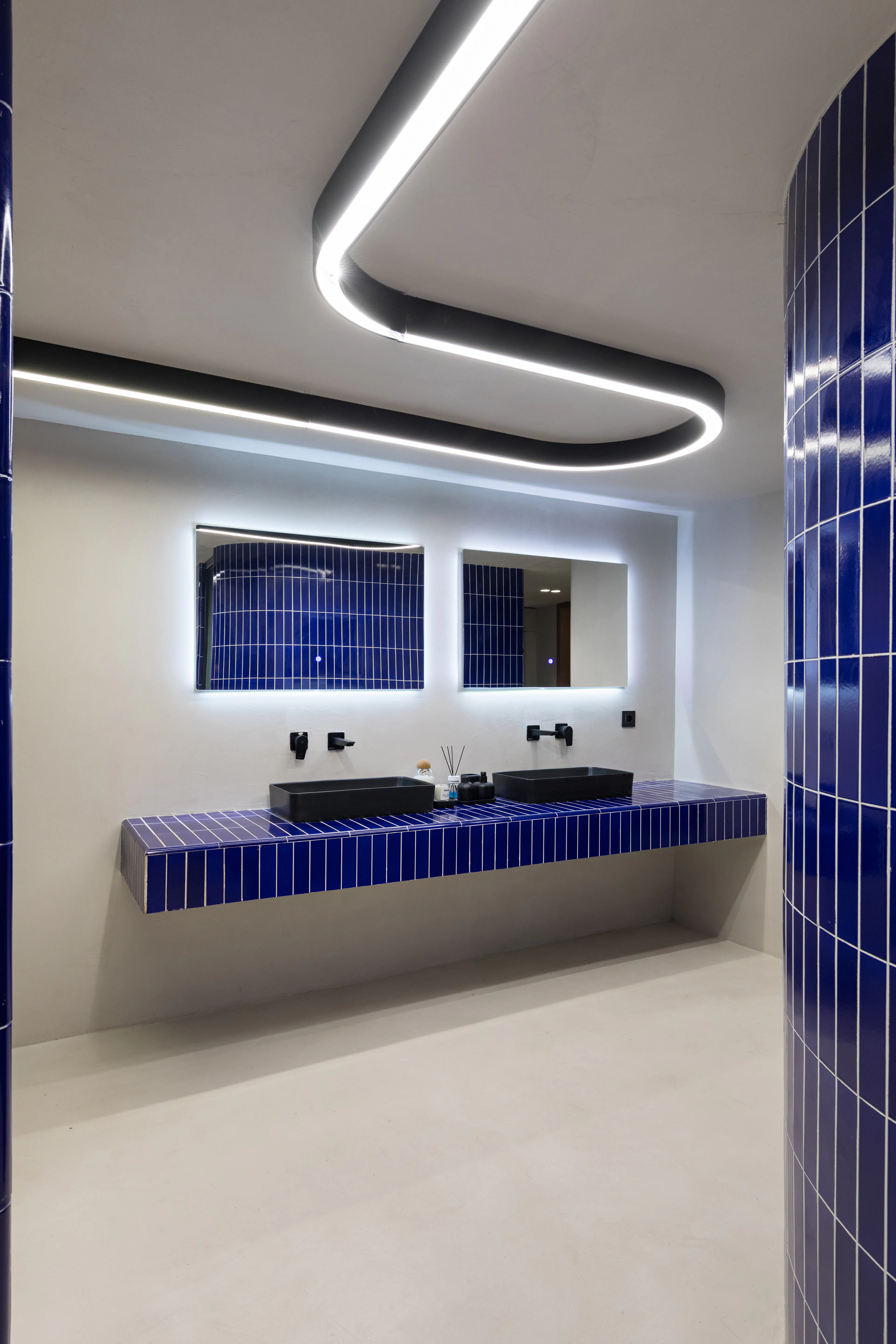 The Blue Line Apartment — 16