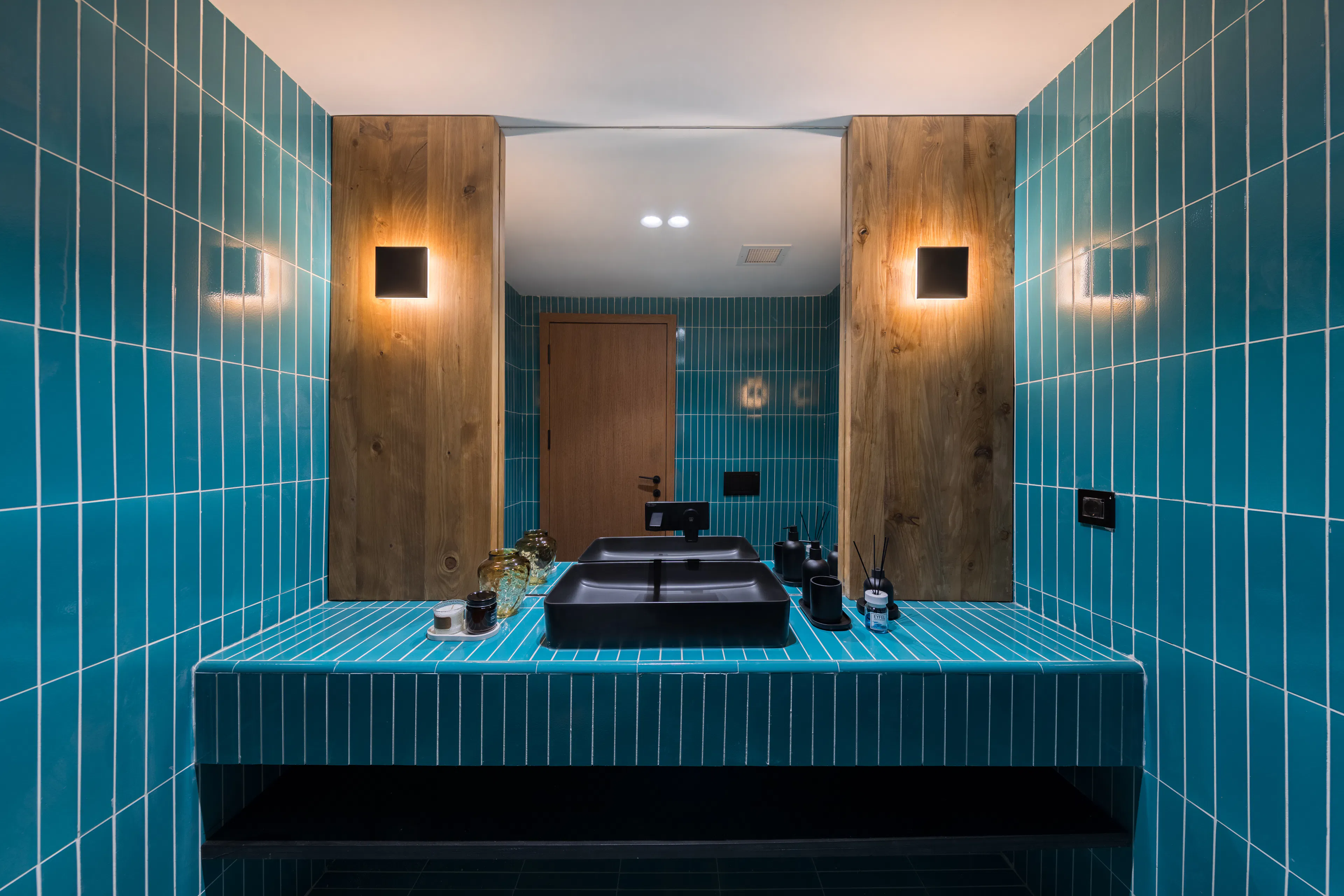 The Blue Line Apartment — 45