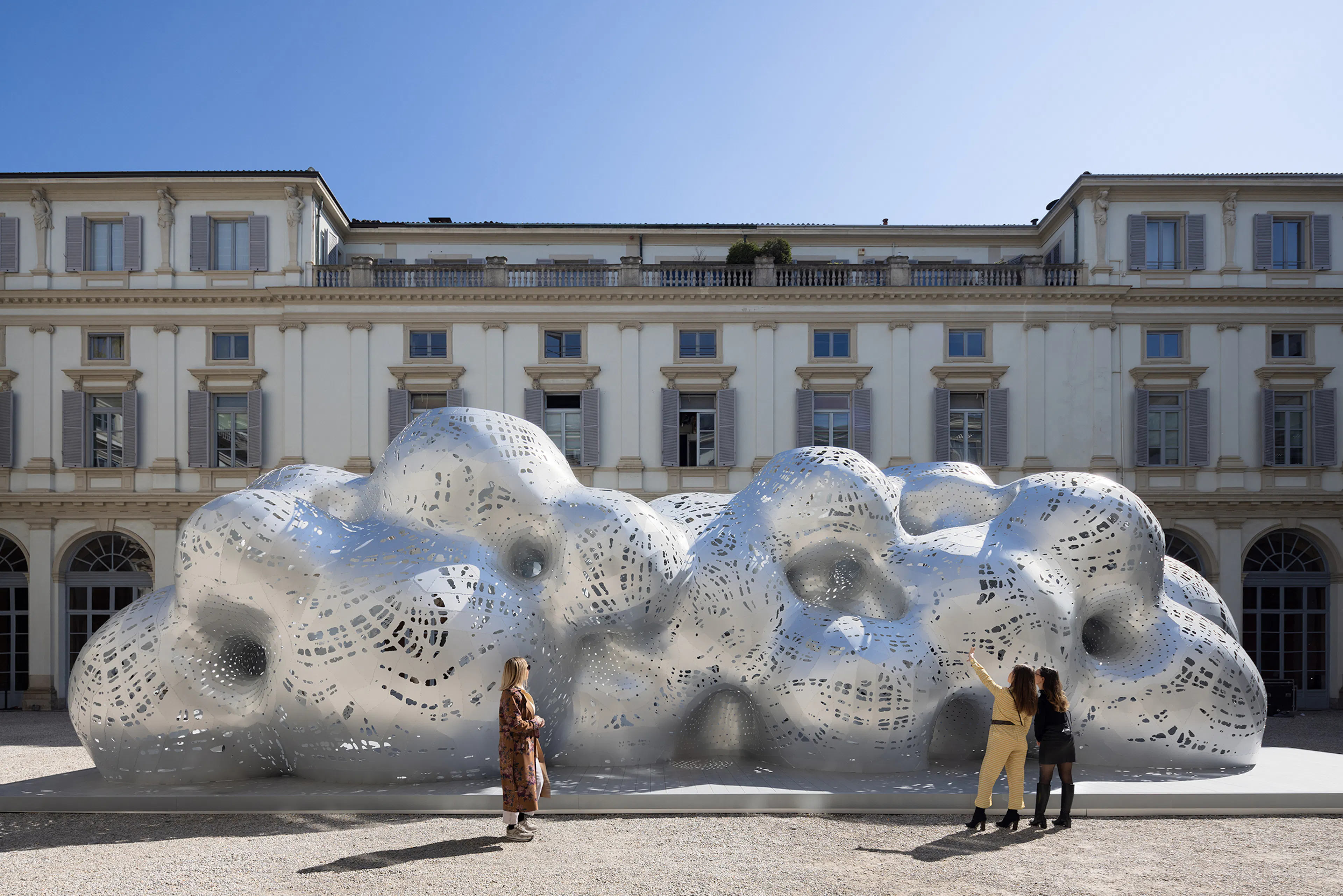 Louis Vuitton - Pavilion Nomad — 1