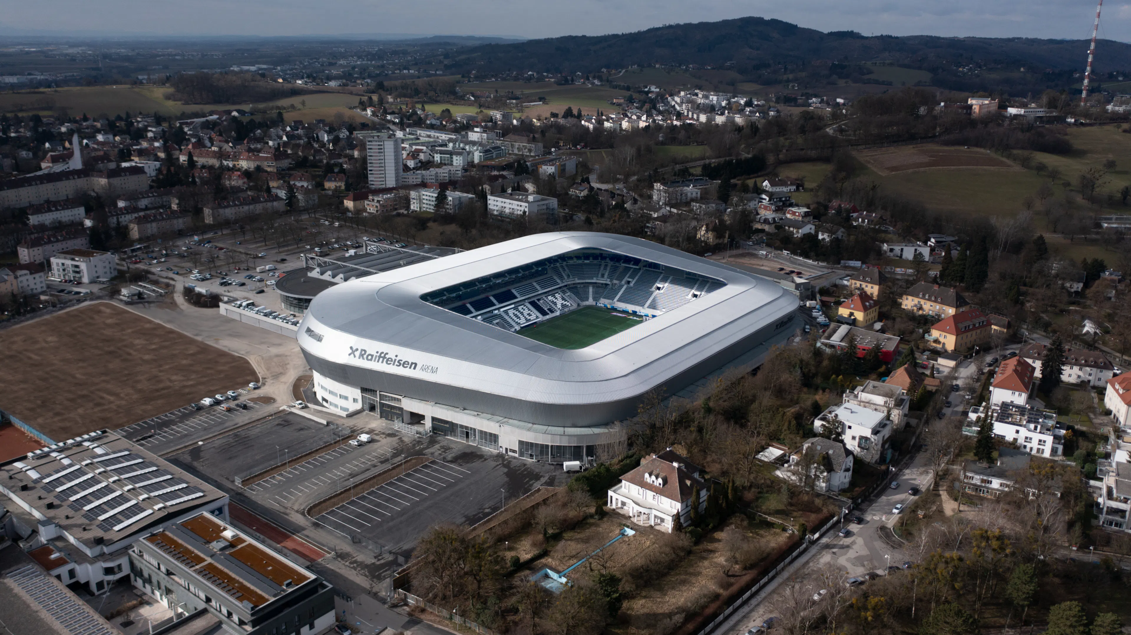 Raiffeisen Arena Linz — 11