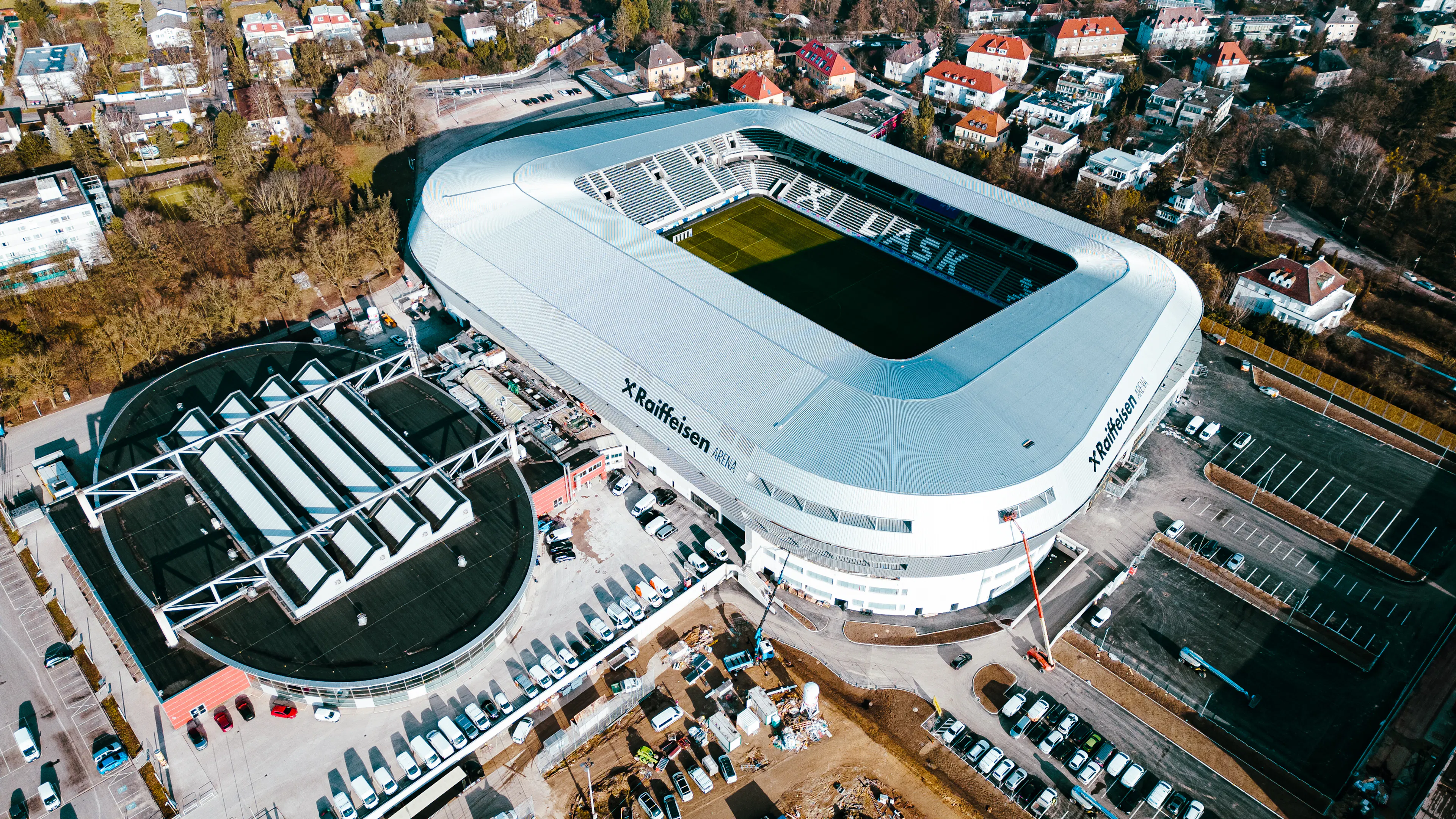 Raiffeisen Arena Linz — 1