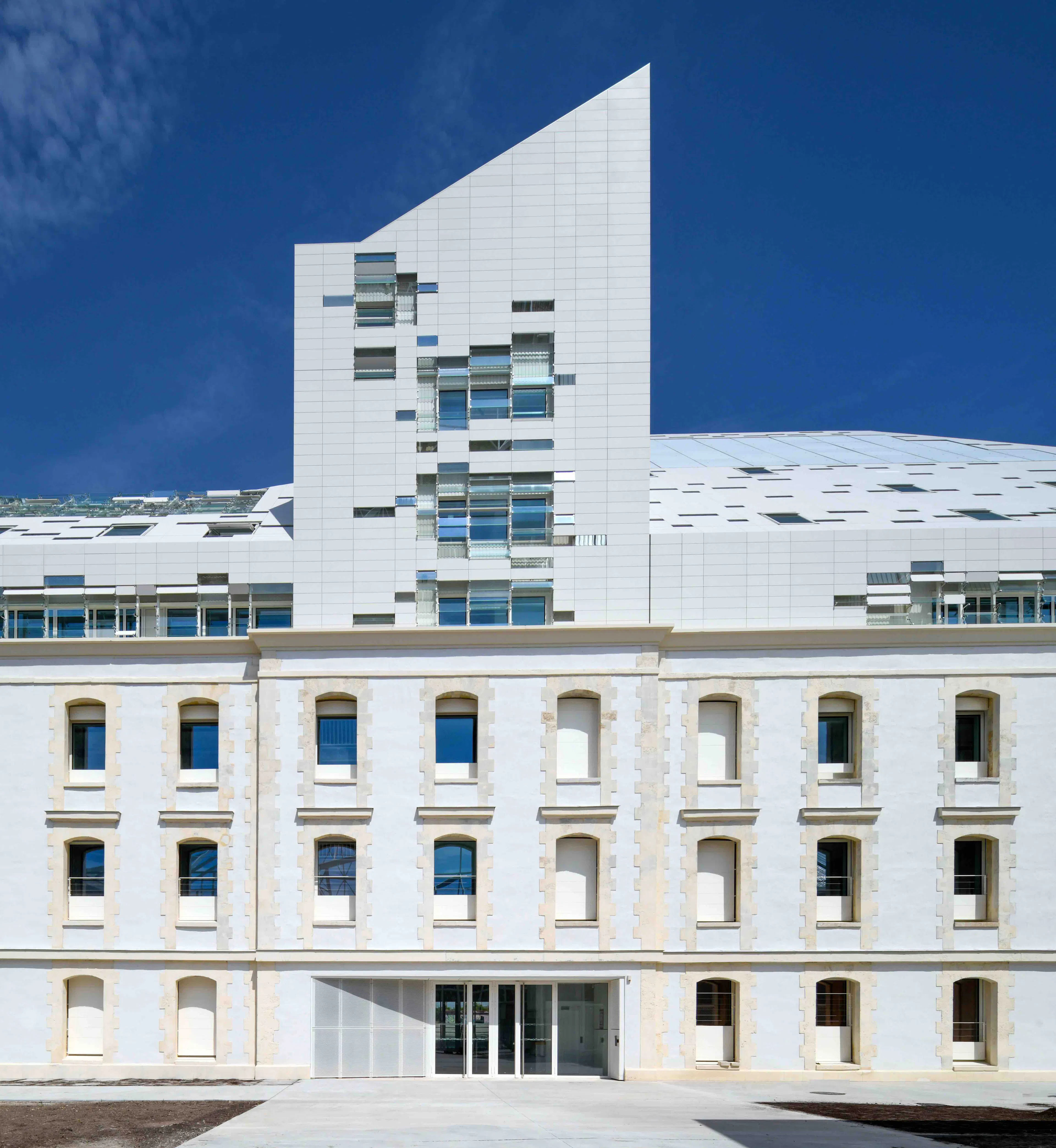 ESSCA School of Management Bordeaux — 7