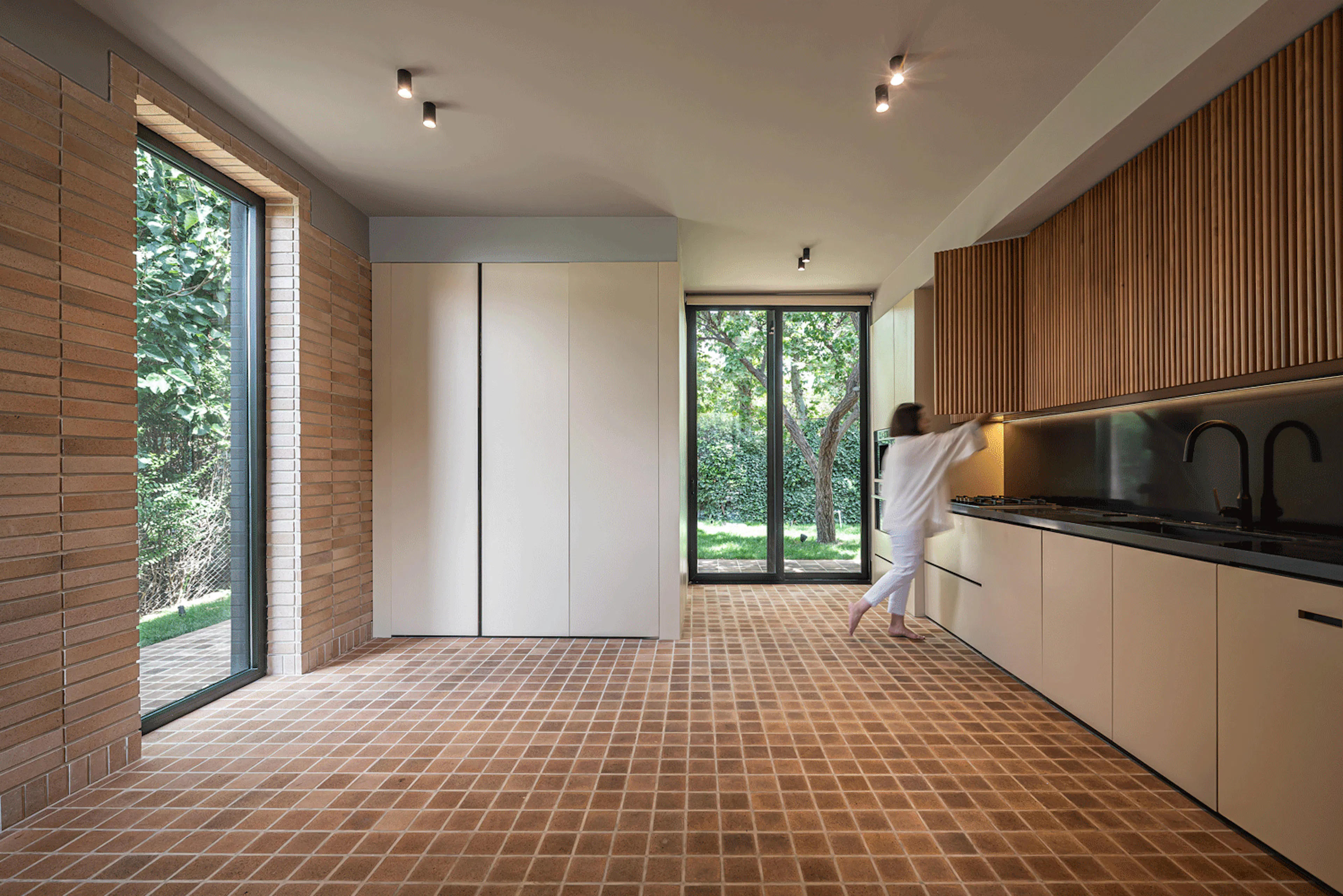 DEHKADEH IWAN — 13