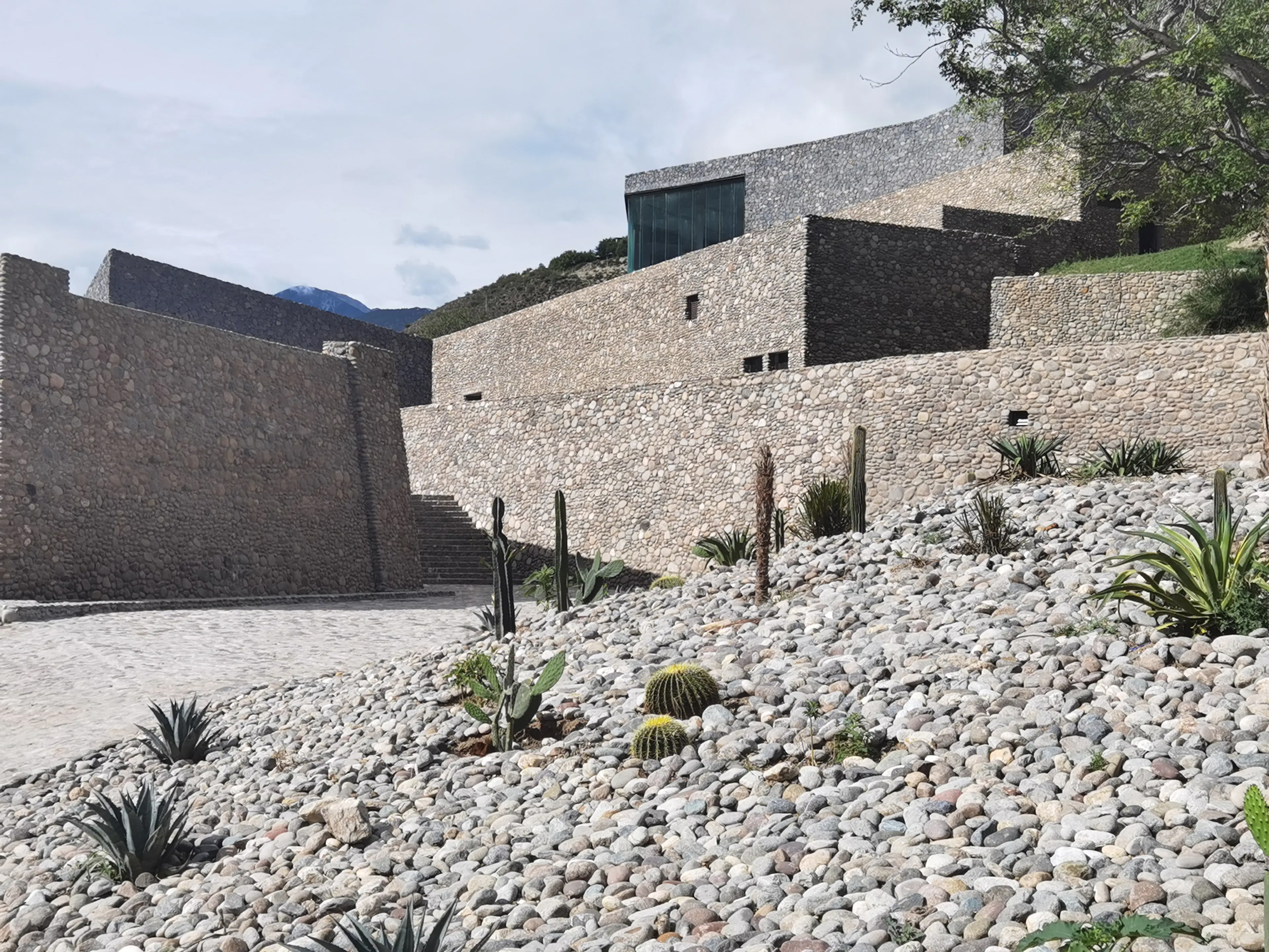 HIDE, A Link between Mountain and River Embedded in Nature --- Quzika 1865 Winery complex — 5