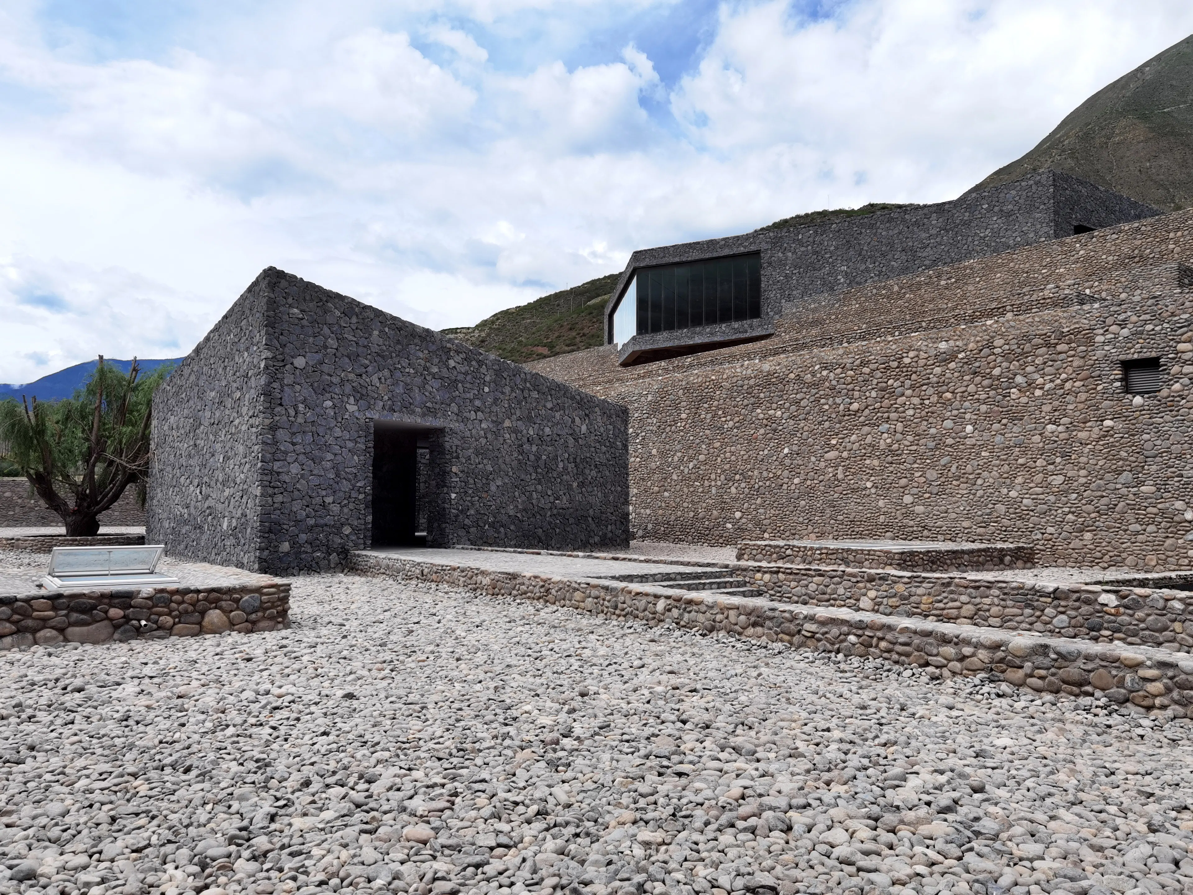 HIDE, A Link between Mountain and River Embedded in Nature --- Quzika 1865 Winery complex — 10