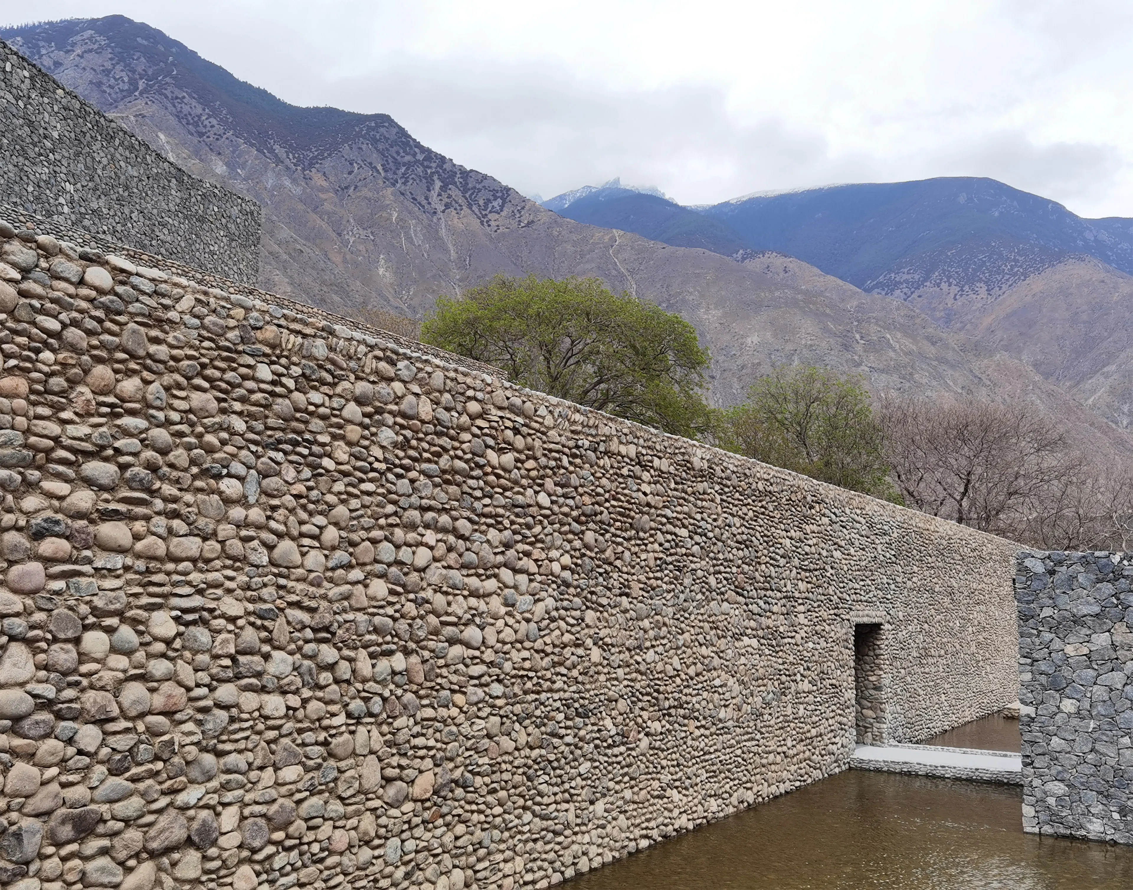 HIDE, A Link between Mountain and River Embedded in Nature --- Quzika 1865 Winery complex