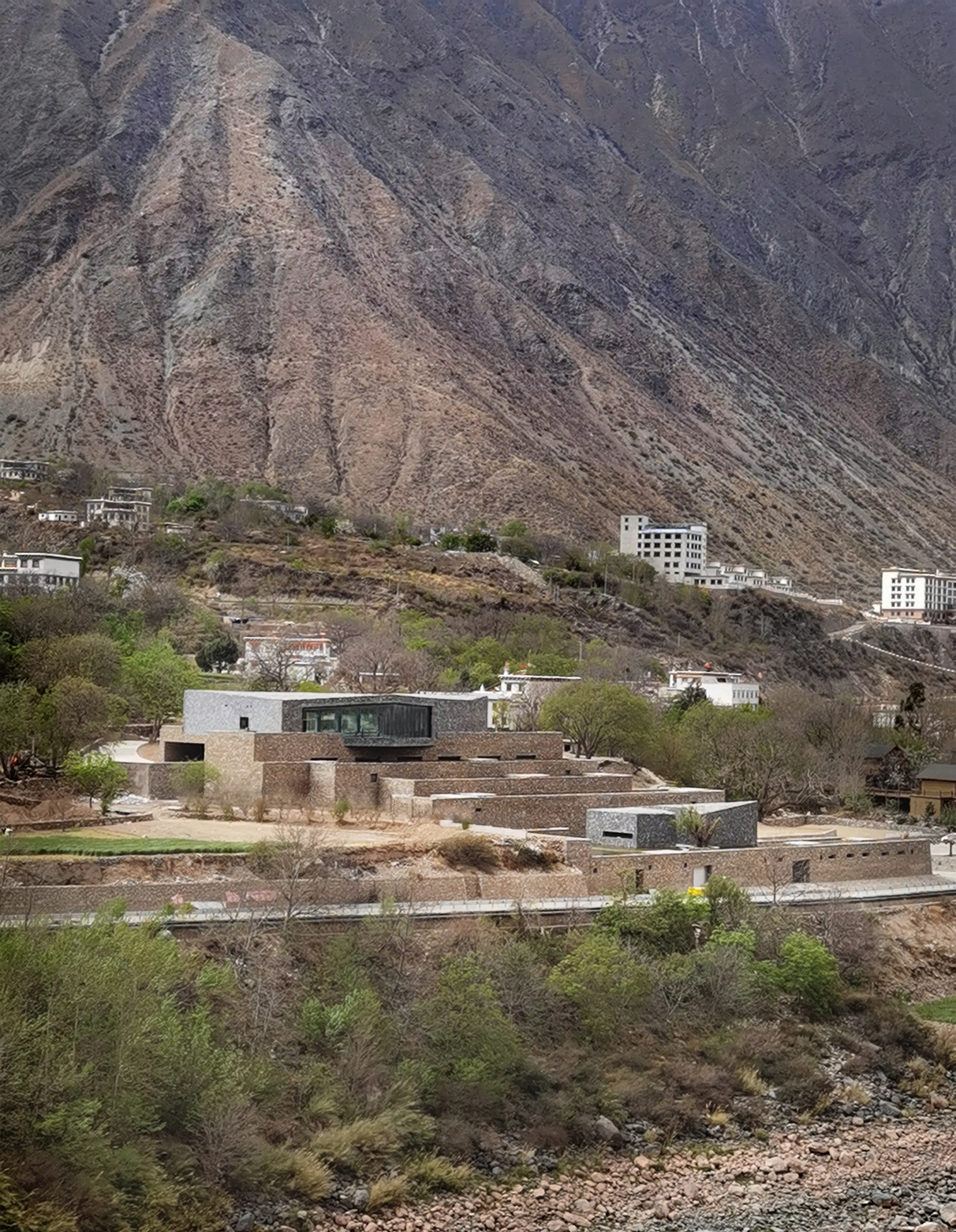 HIDE, A Link between Mountain and River Embedded in Nature --- Quzika 1865 Winery complex — 21