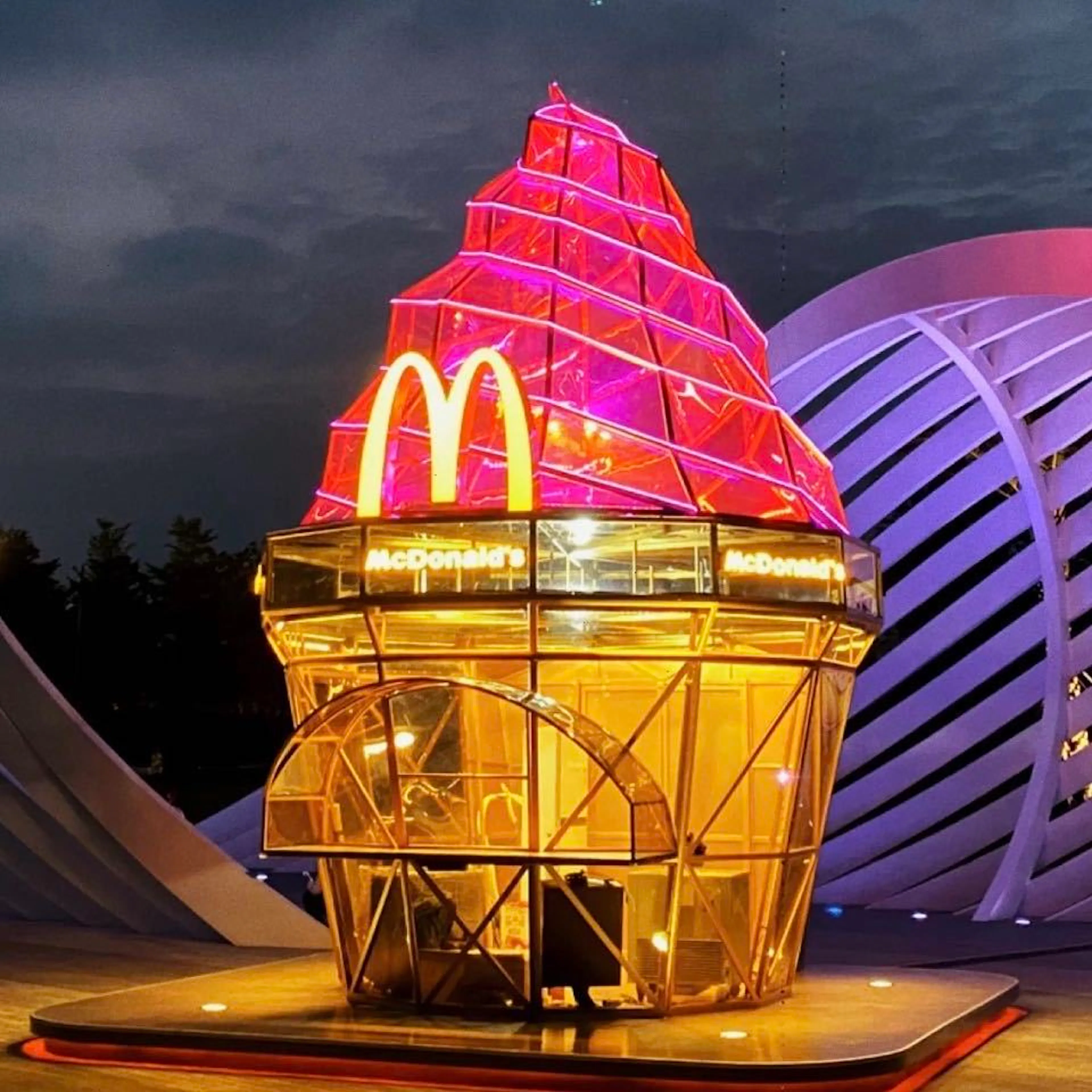 "McDonald's Three Brothers" Pop-up Store — 5