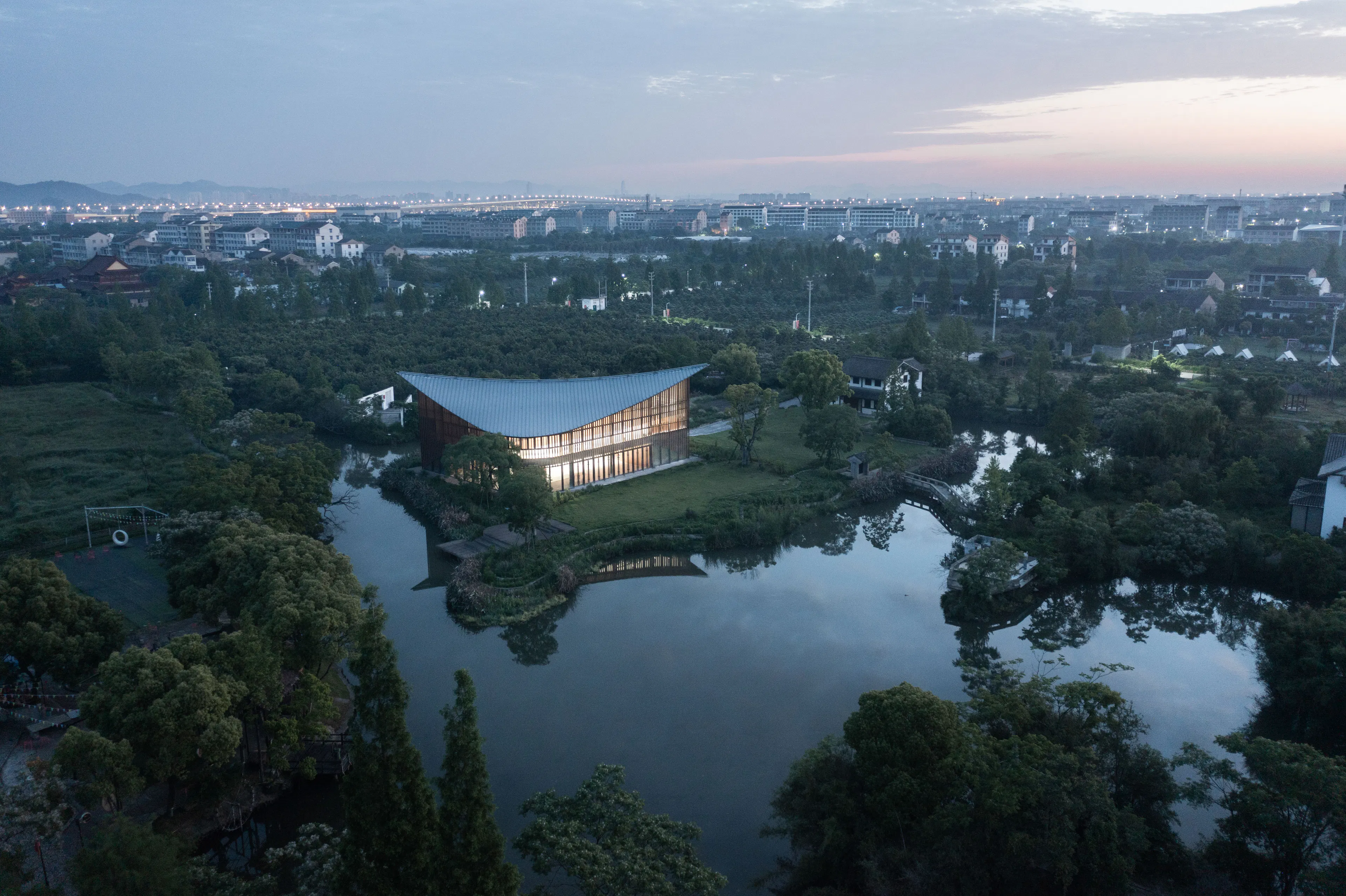 Four-leaf clover hall — 1