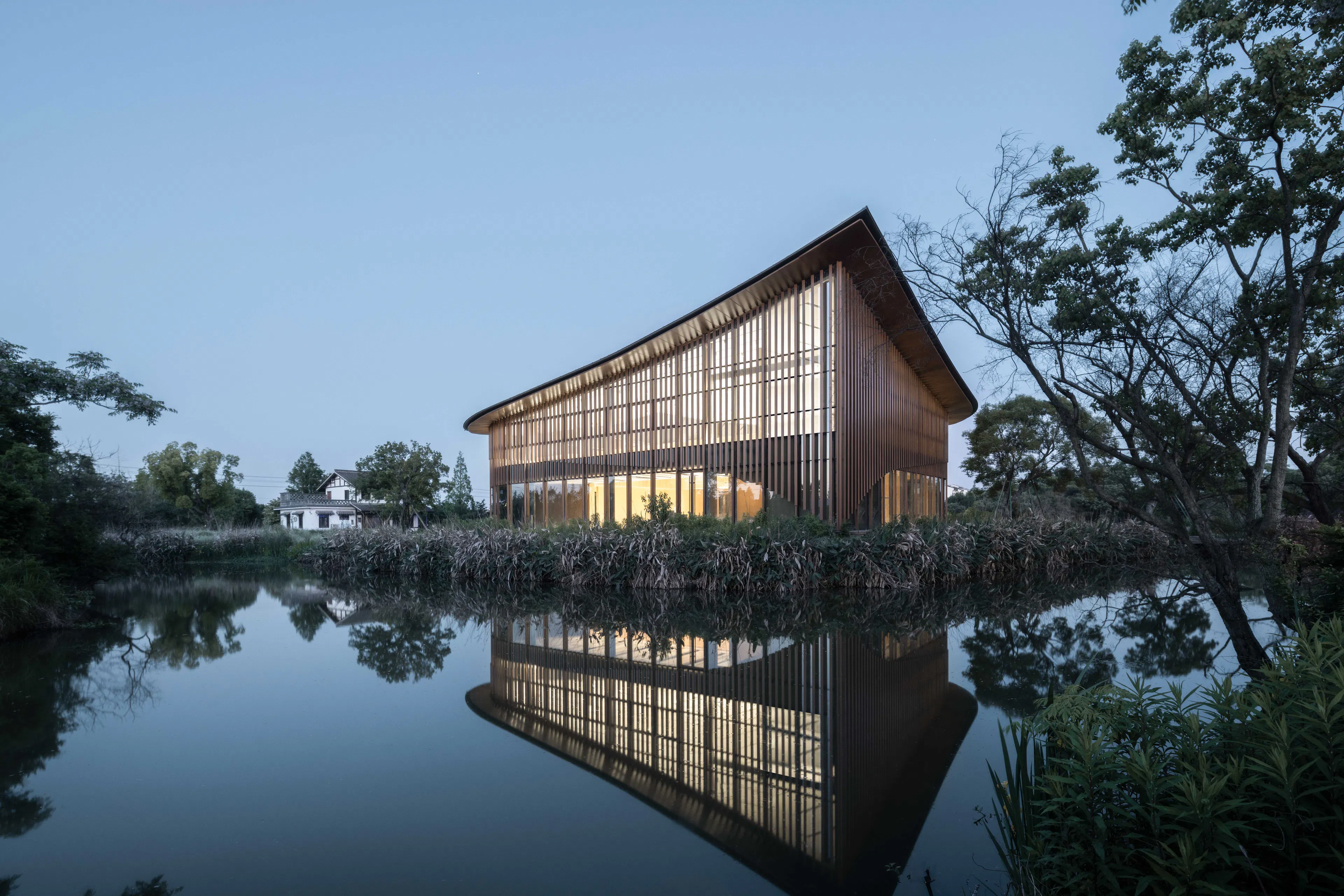 Four-leaf clover hall — 2