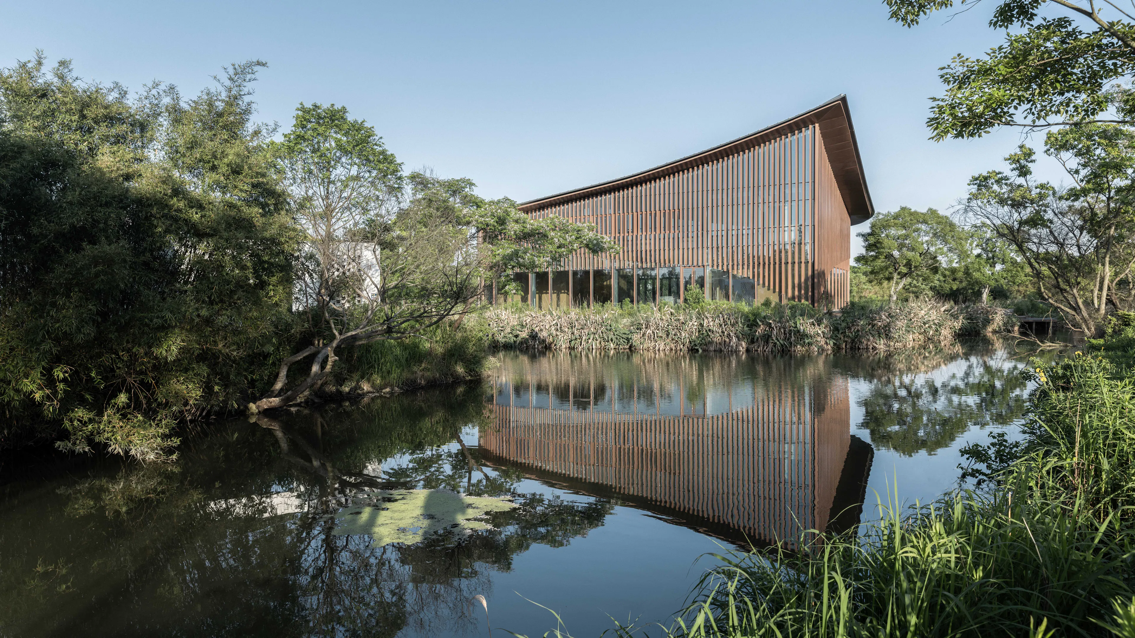 Four-leaf clover hall — 4