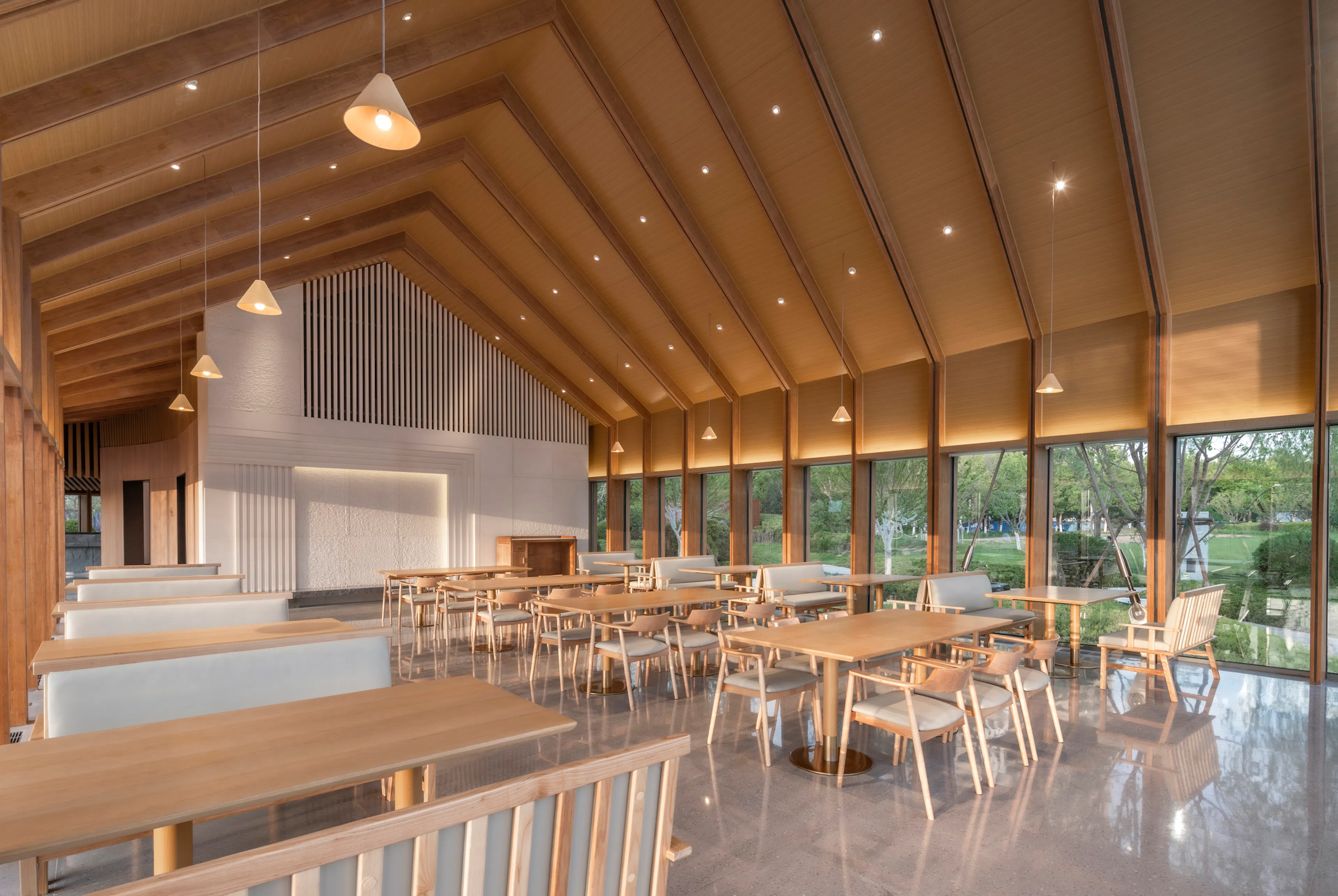 LONGHE CENTRAL PARK LAKESIDE RESTAURANT — 7