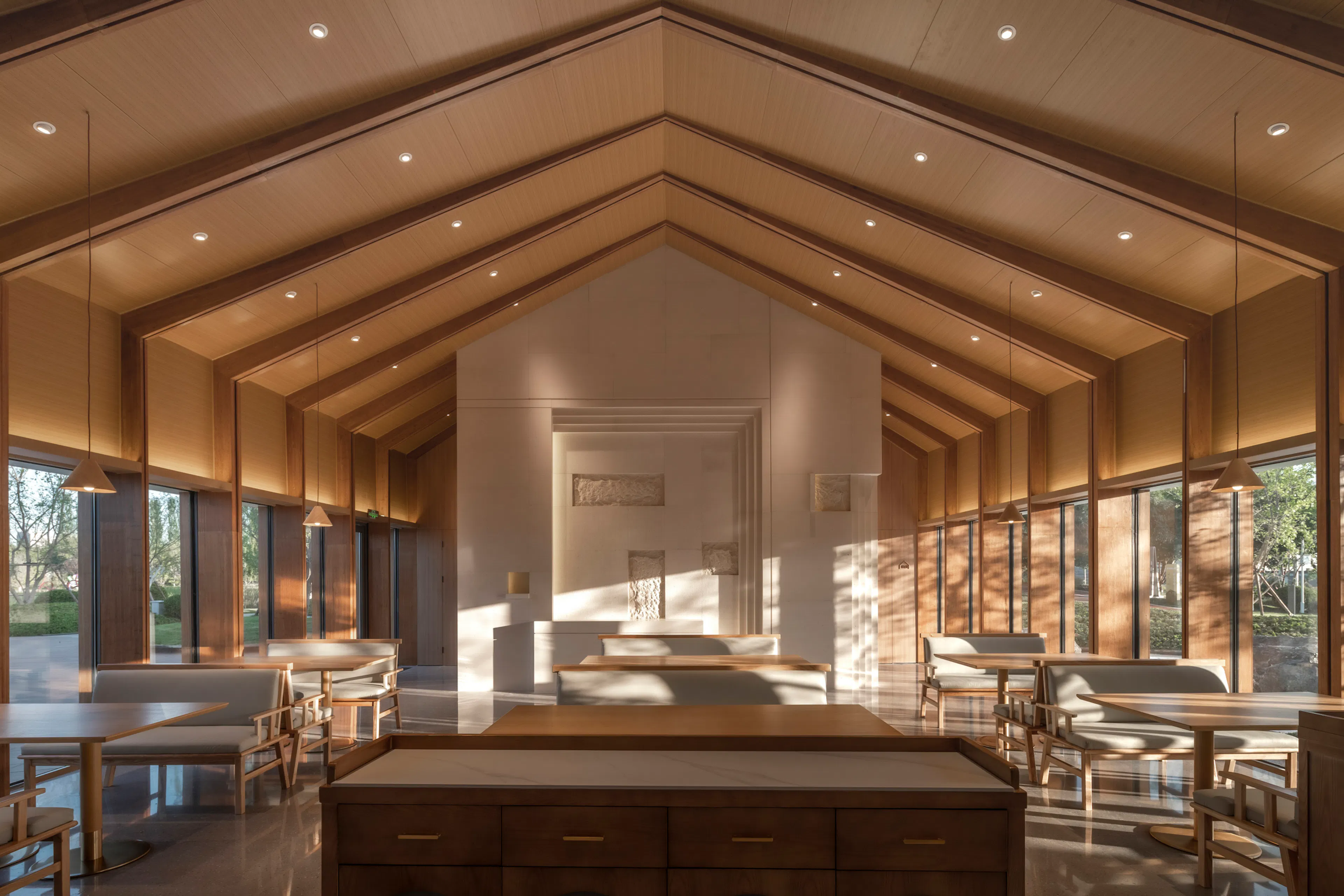 LONGHE CENTRAL PARK LAKESIDE RESTAURANT — 8