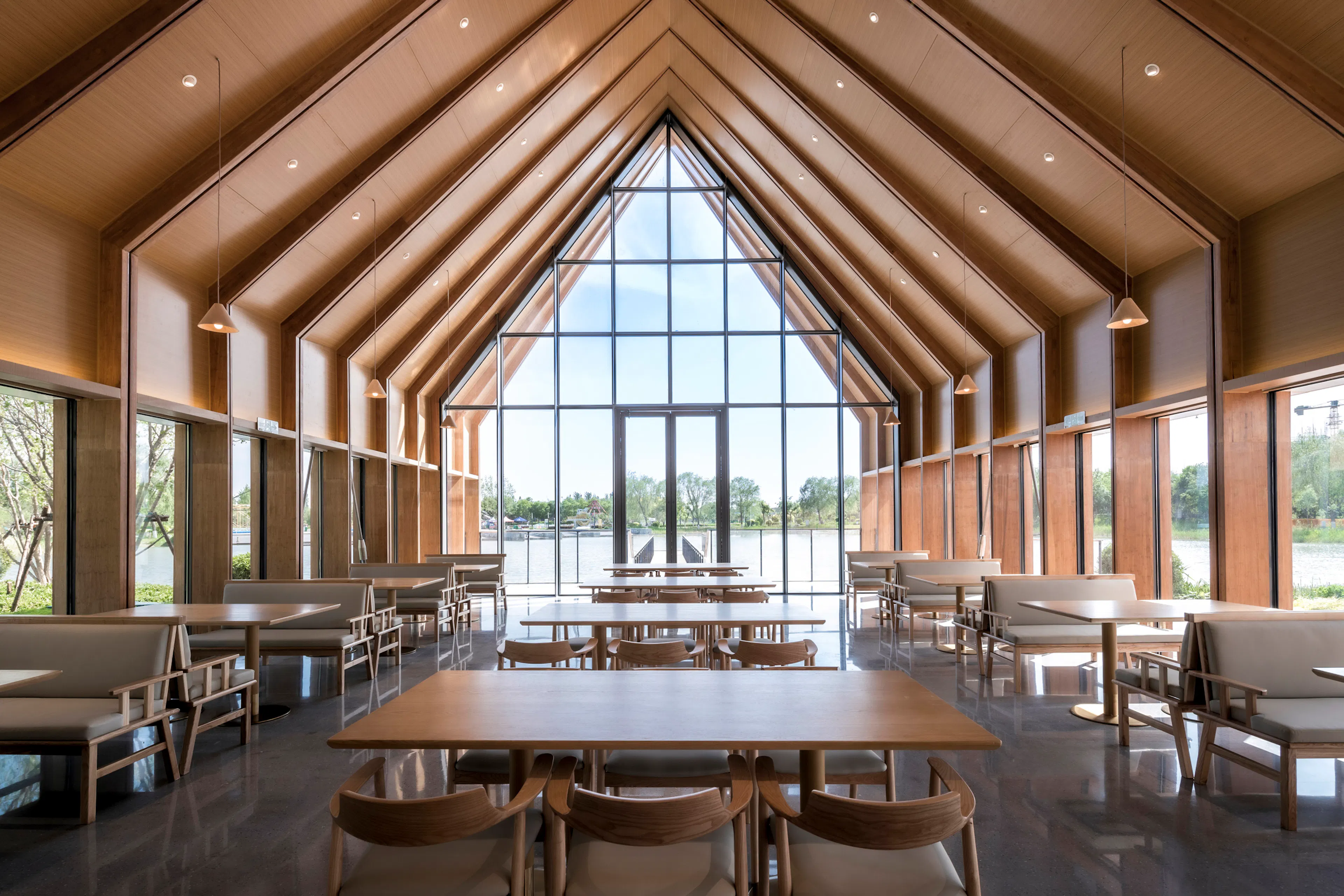 LONGHE CENTRAL PARK LAKESIDE RESTAURANT — 9