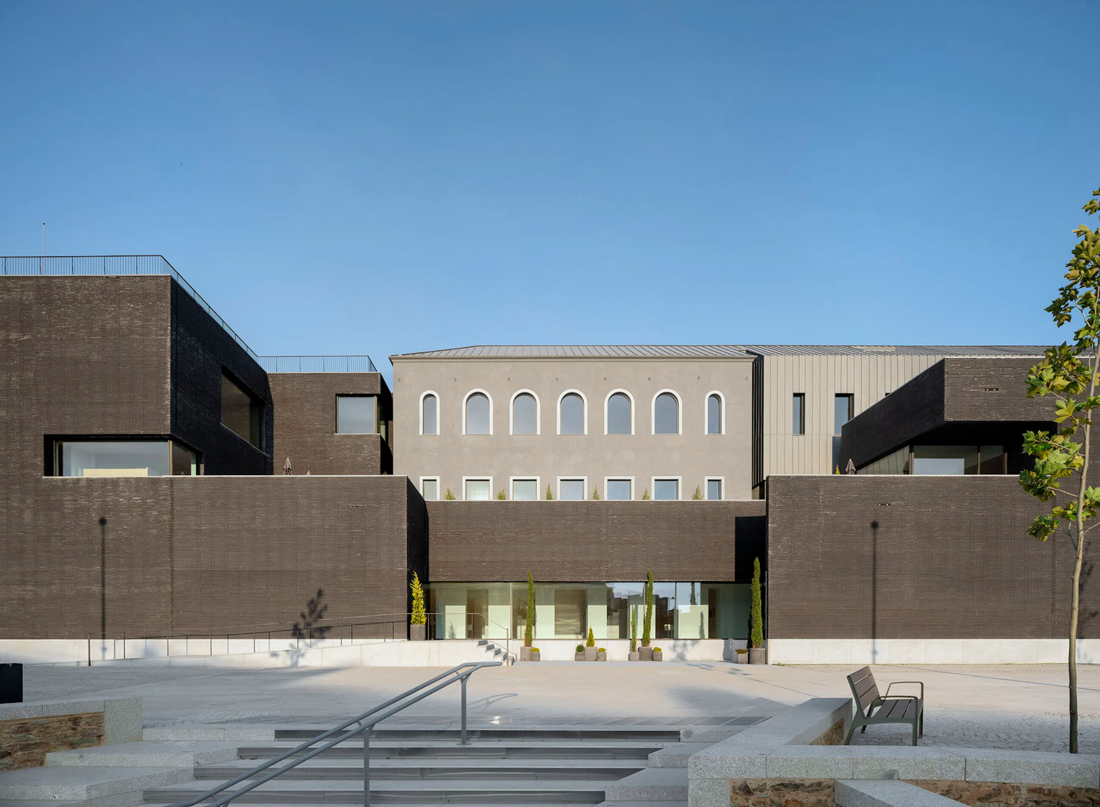 R A I A T - T O W N H A L L | 2023 — 29