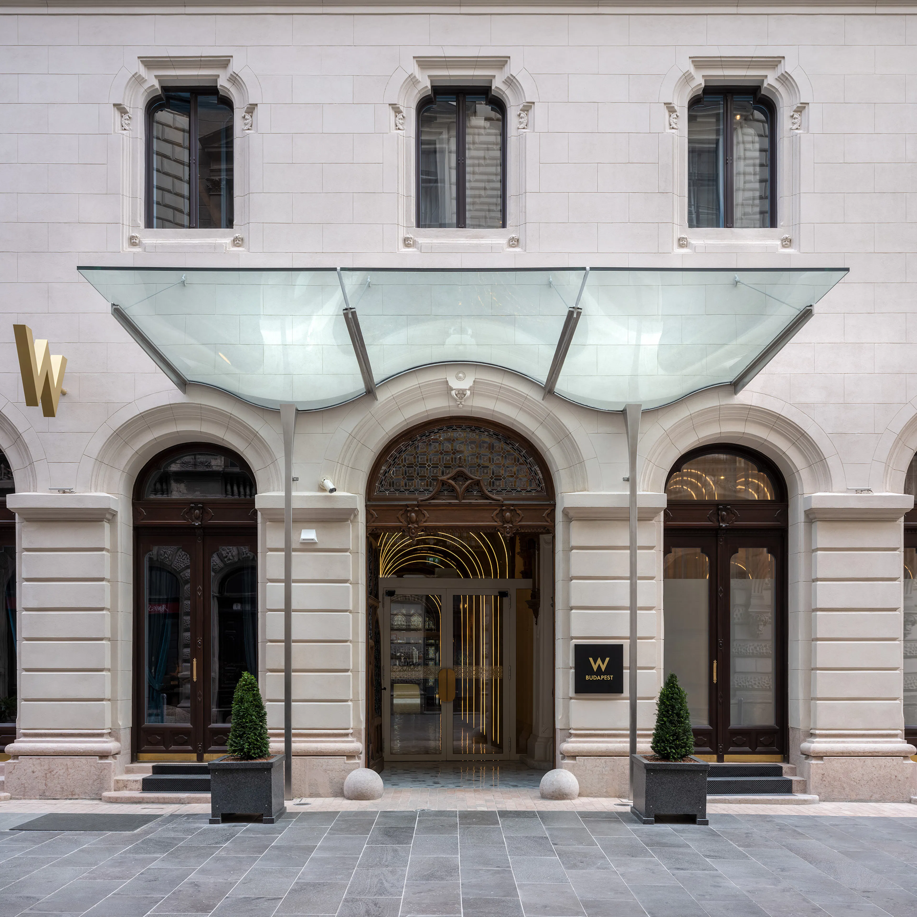 Reconciling periods – A contemporary glass roof in a heritage building — 8