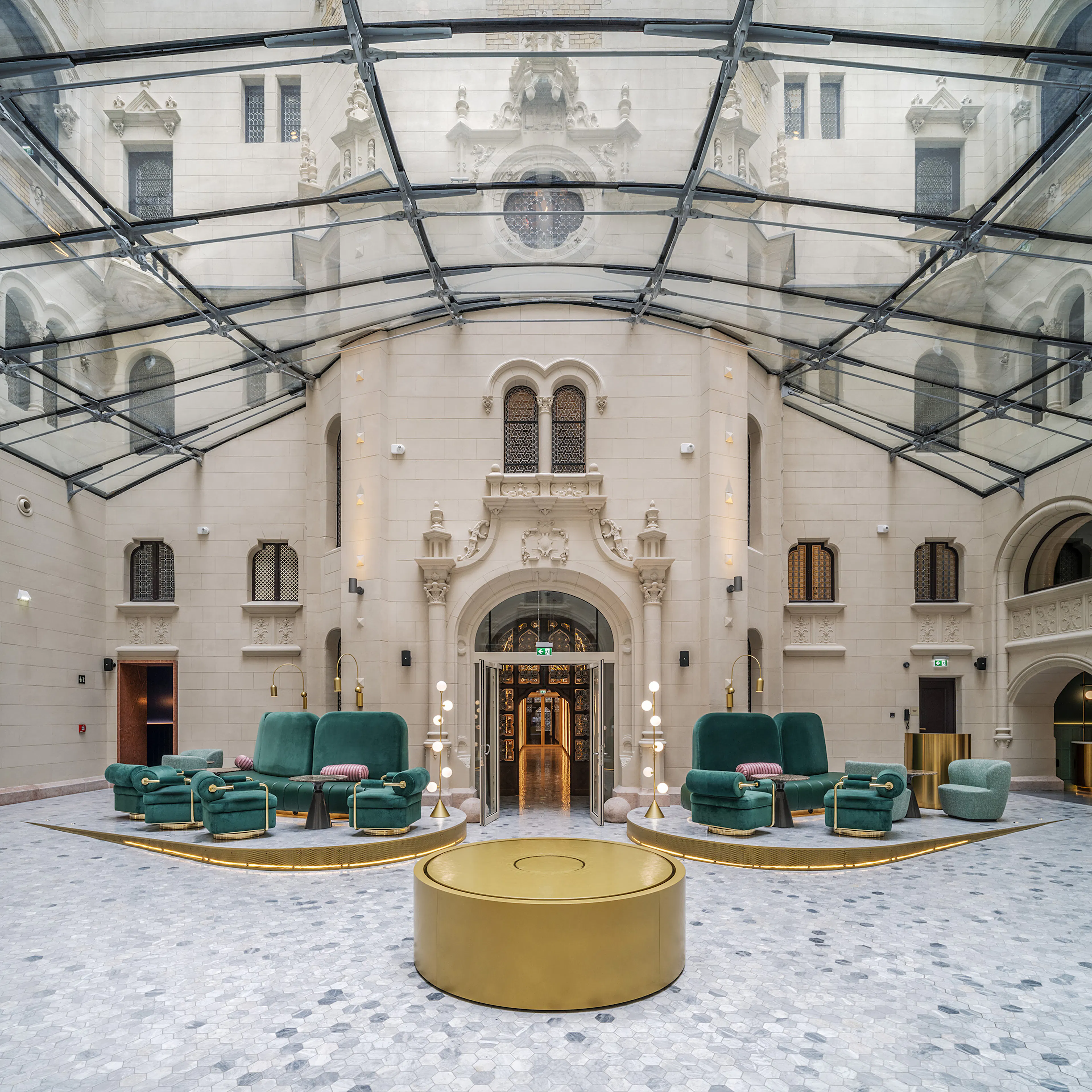 Reconciling periods – A contemporary glass roof in a heritage building — 5