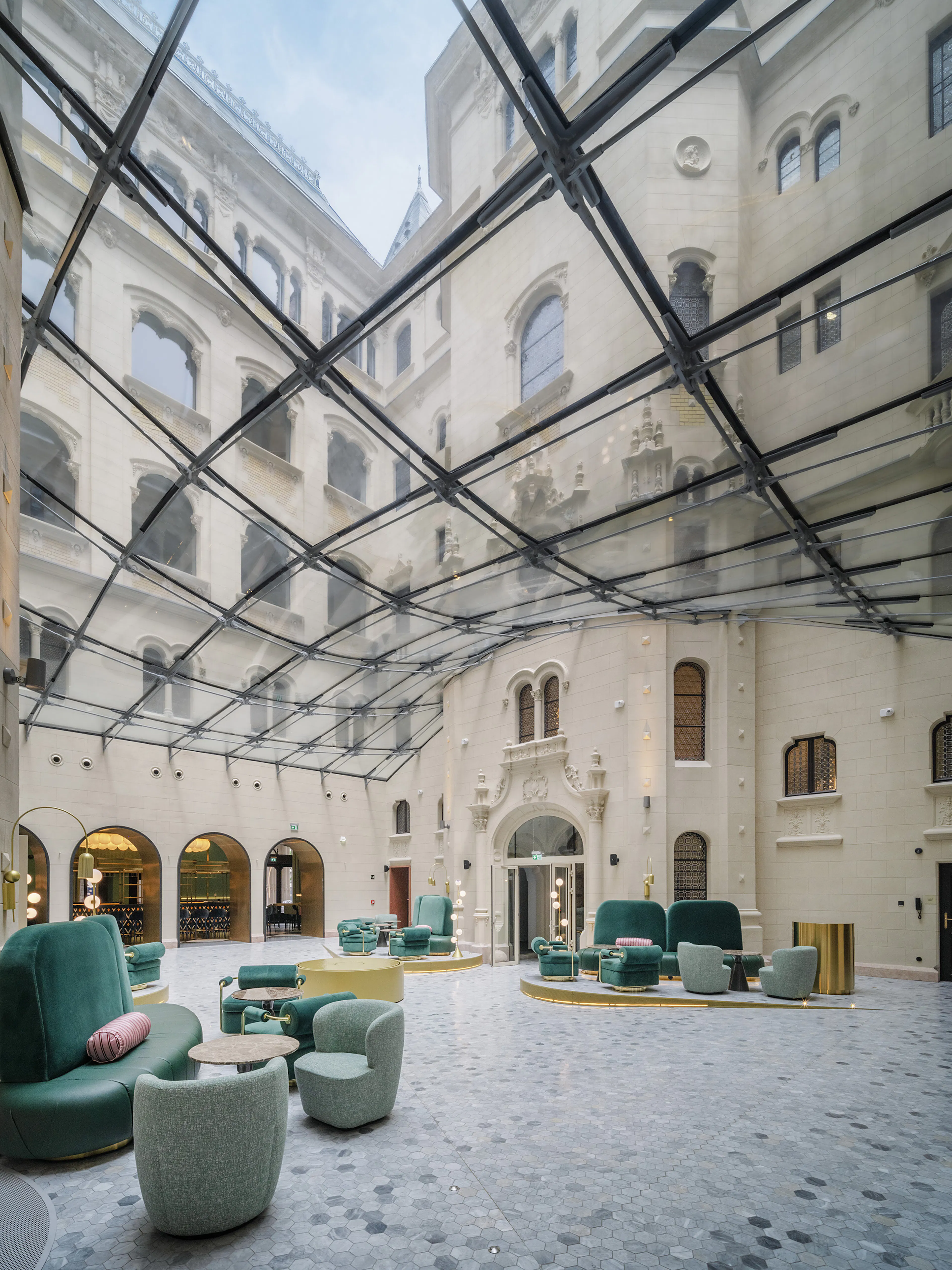 Reconciling periods – A contemporary glass roof in a heritage building — 6