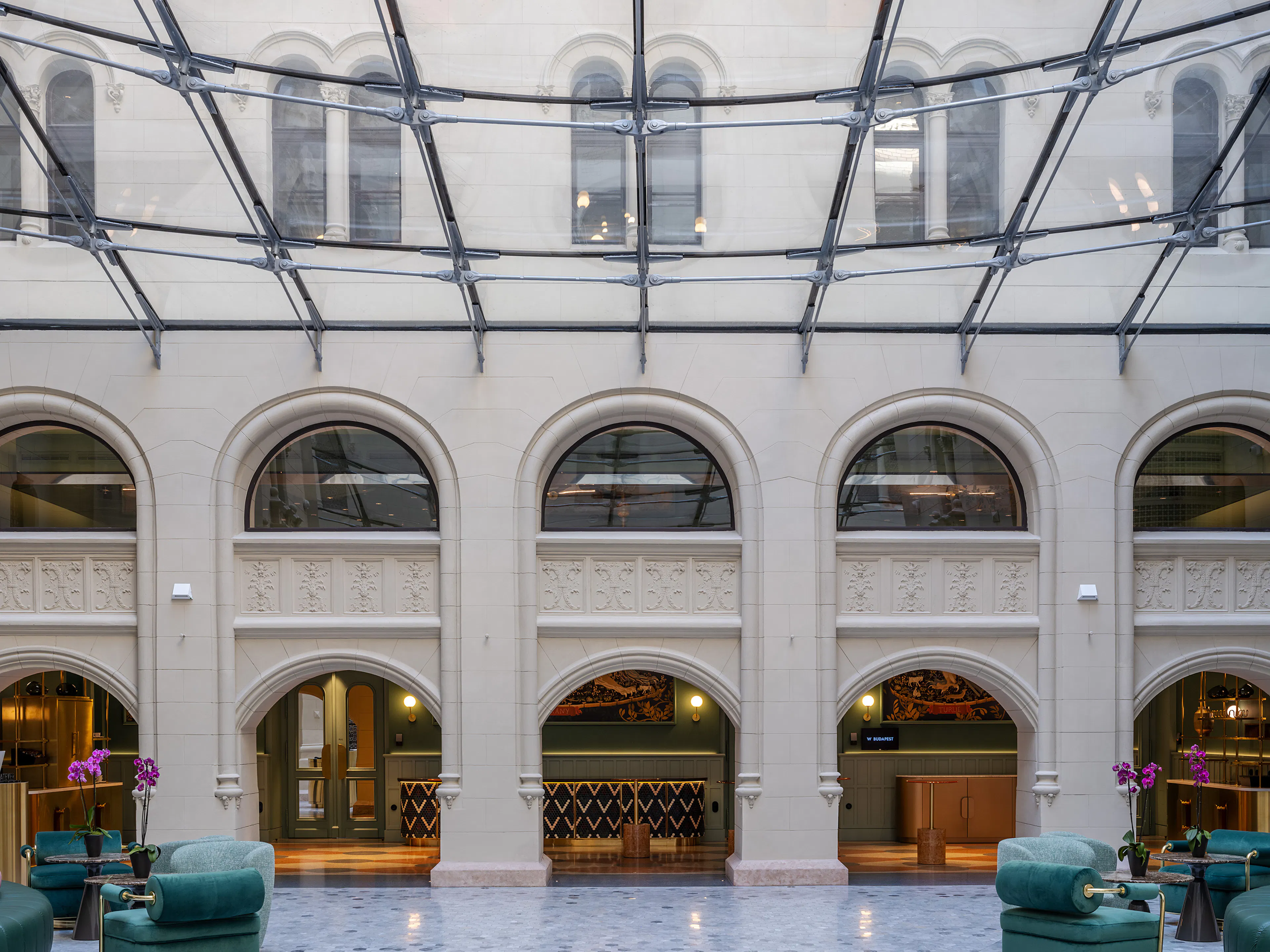 Reconciling periods – A contemporary glass roof in a heritage building — 7