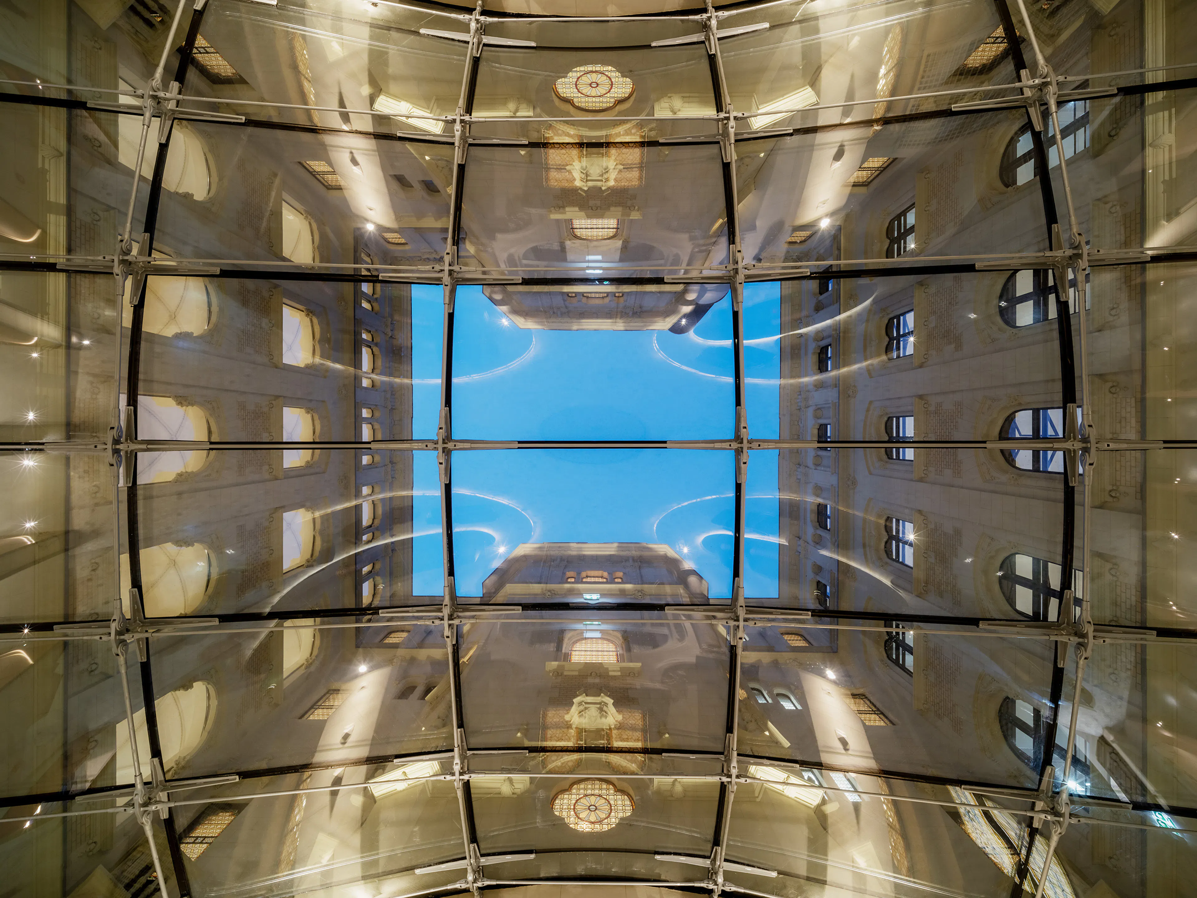 Reconciling periods – A contemporary glass roof in a heritage building