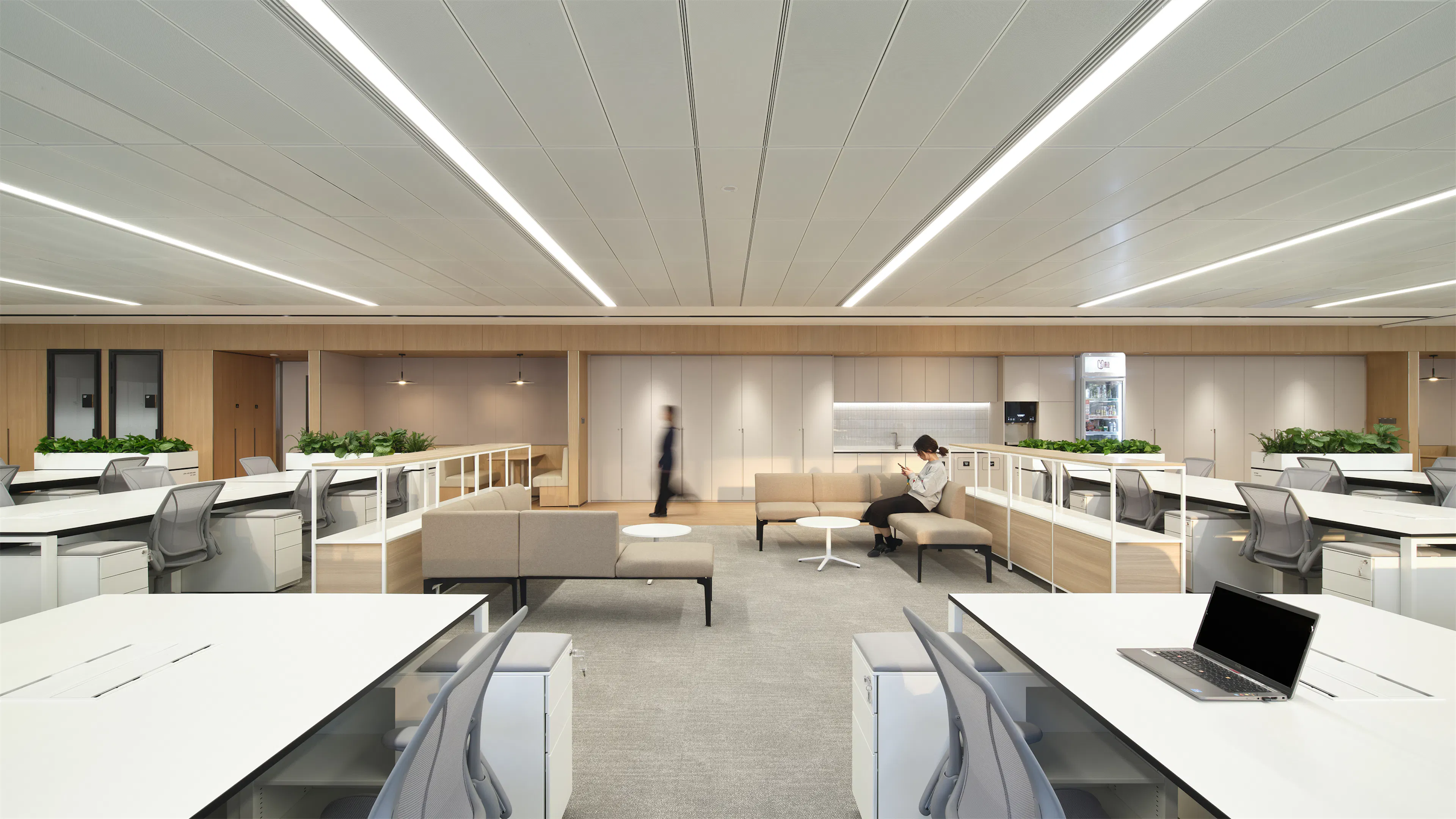 Offic of FAST RETAILING (CN) — 6