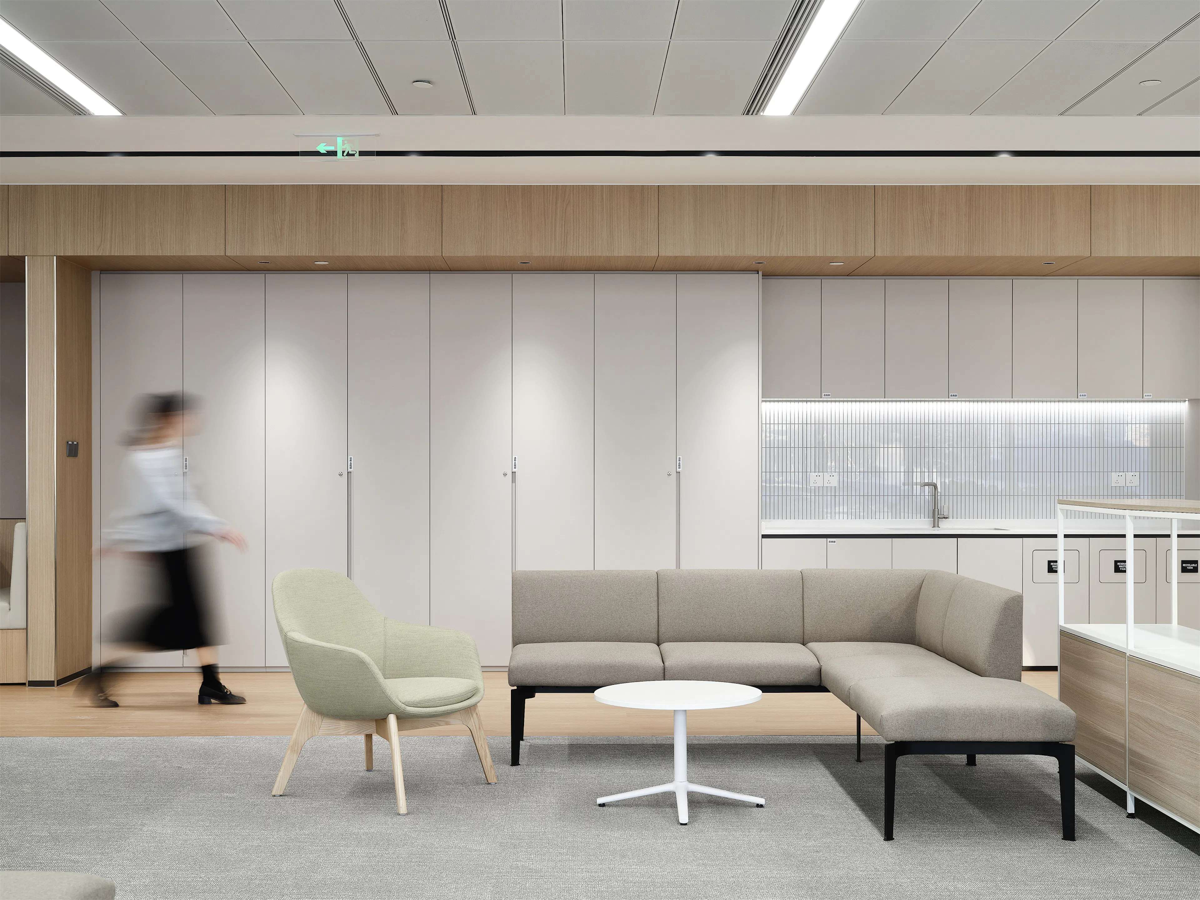 Offic of FAST RETAILING (CN) — 7