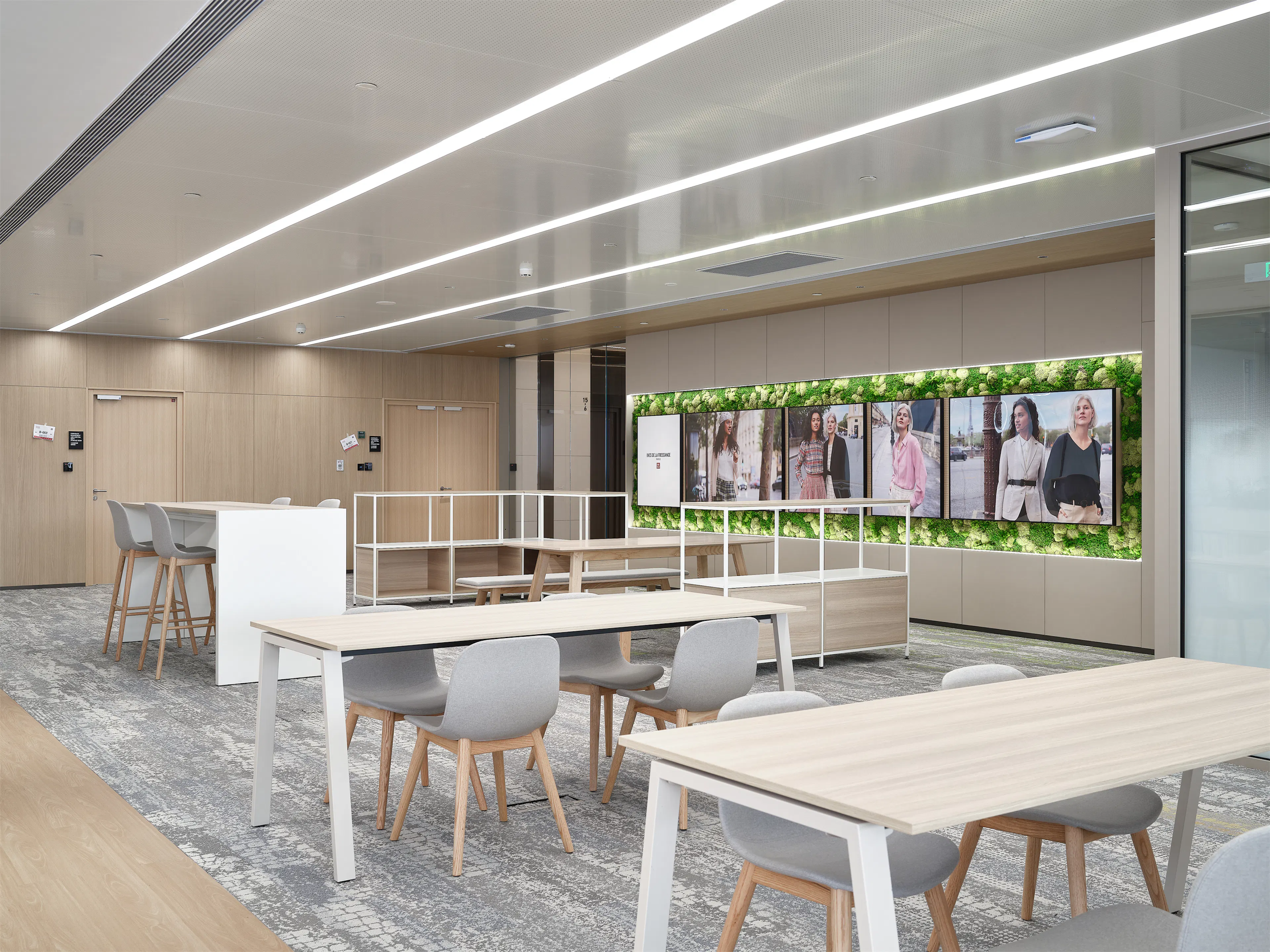 Offic of FAST RETAILING (CN) — 11