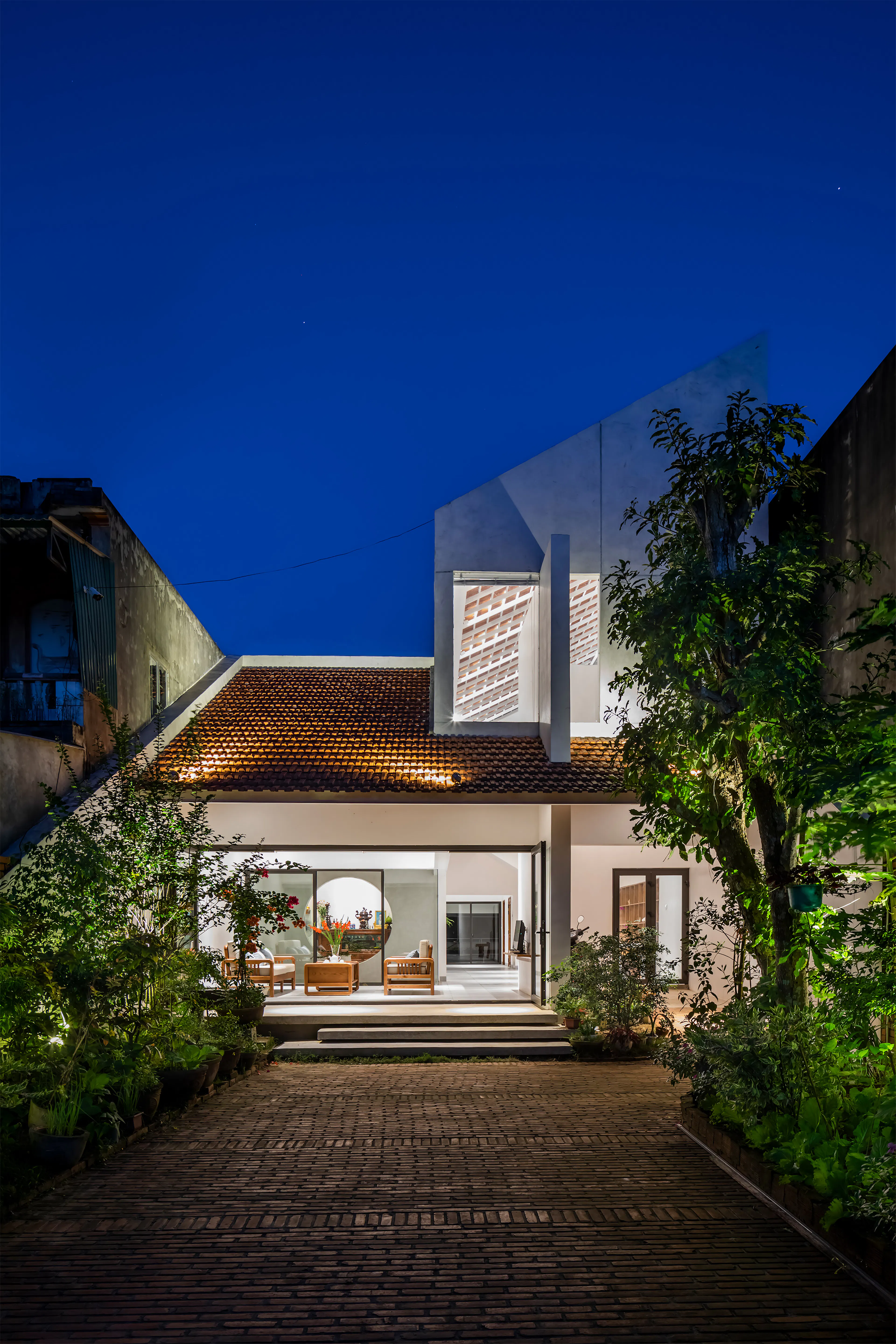 QUANG NGAI HOUSE — 36