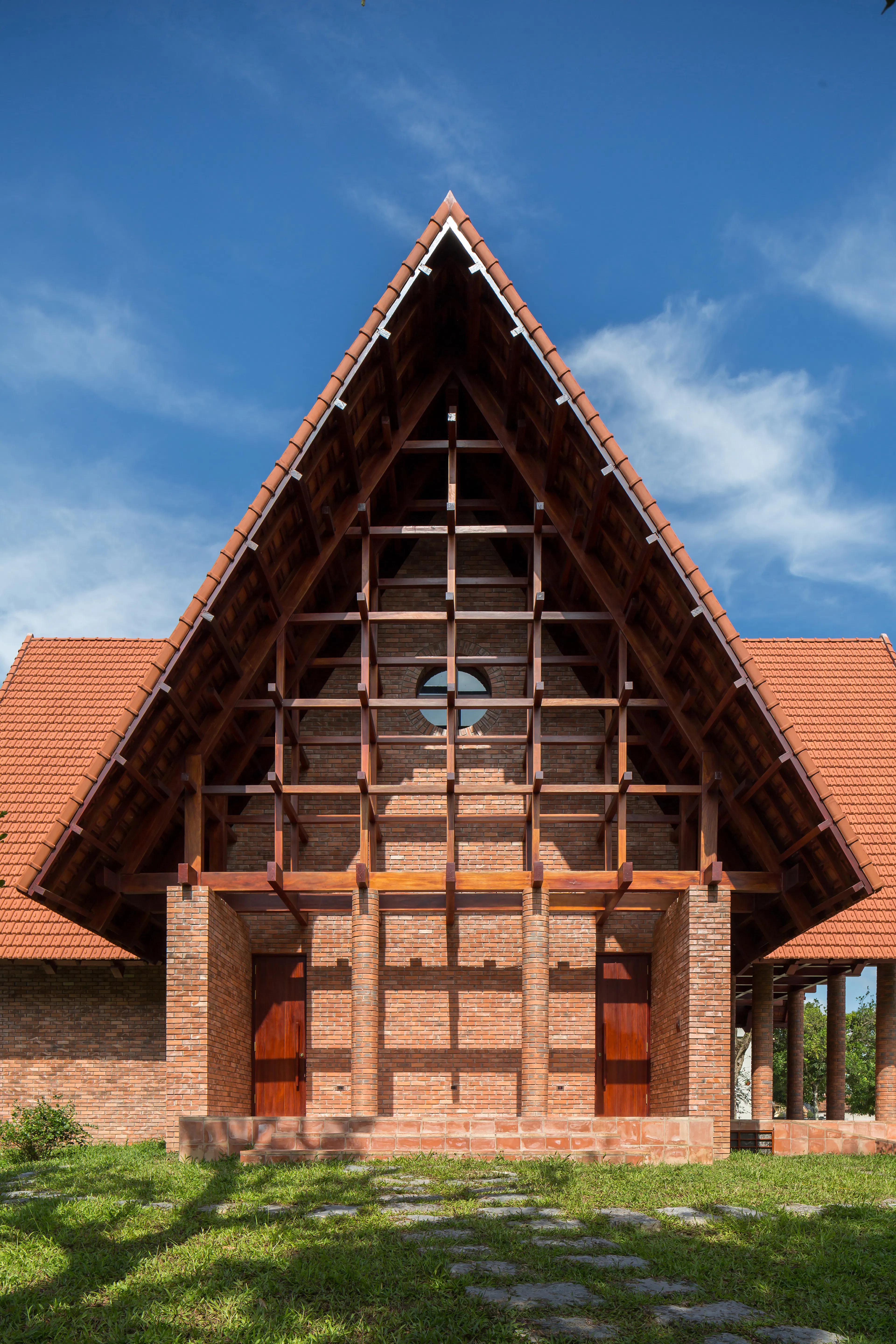 Tieudongthuong Shrine — 6