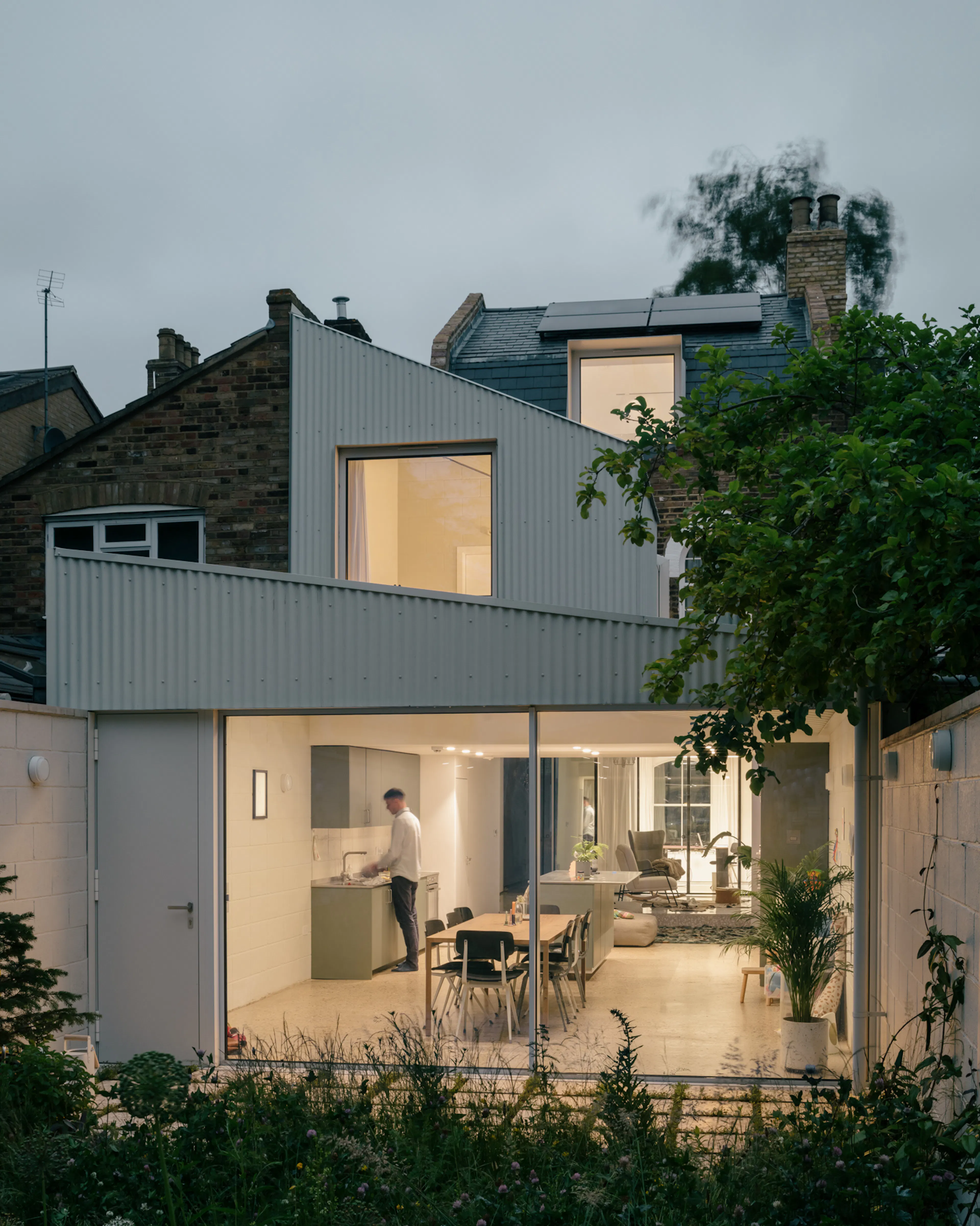 White Patio House — 4