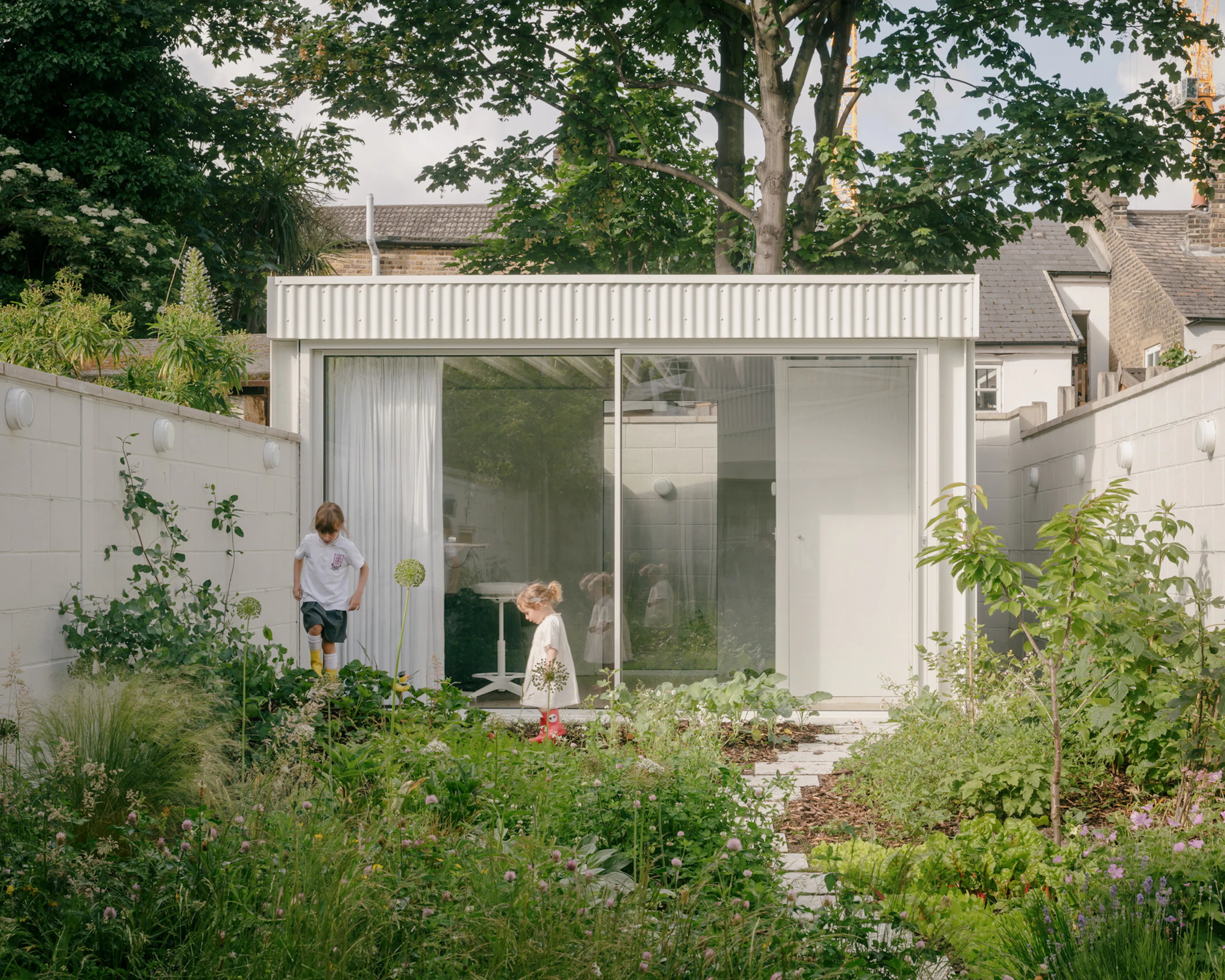 White Patio House — 10