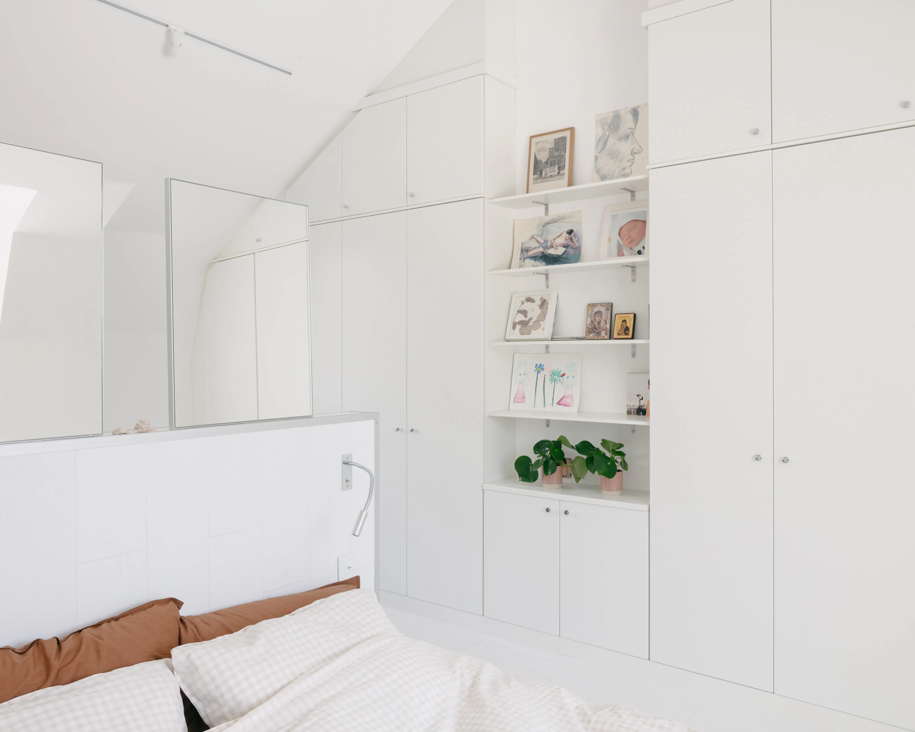 White Patio House — 26