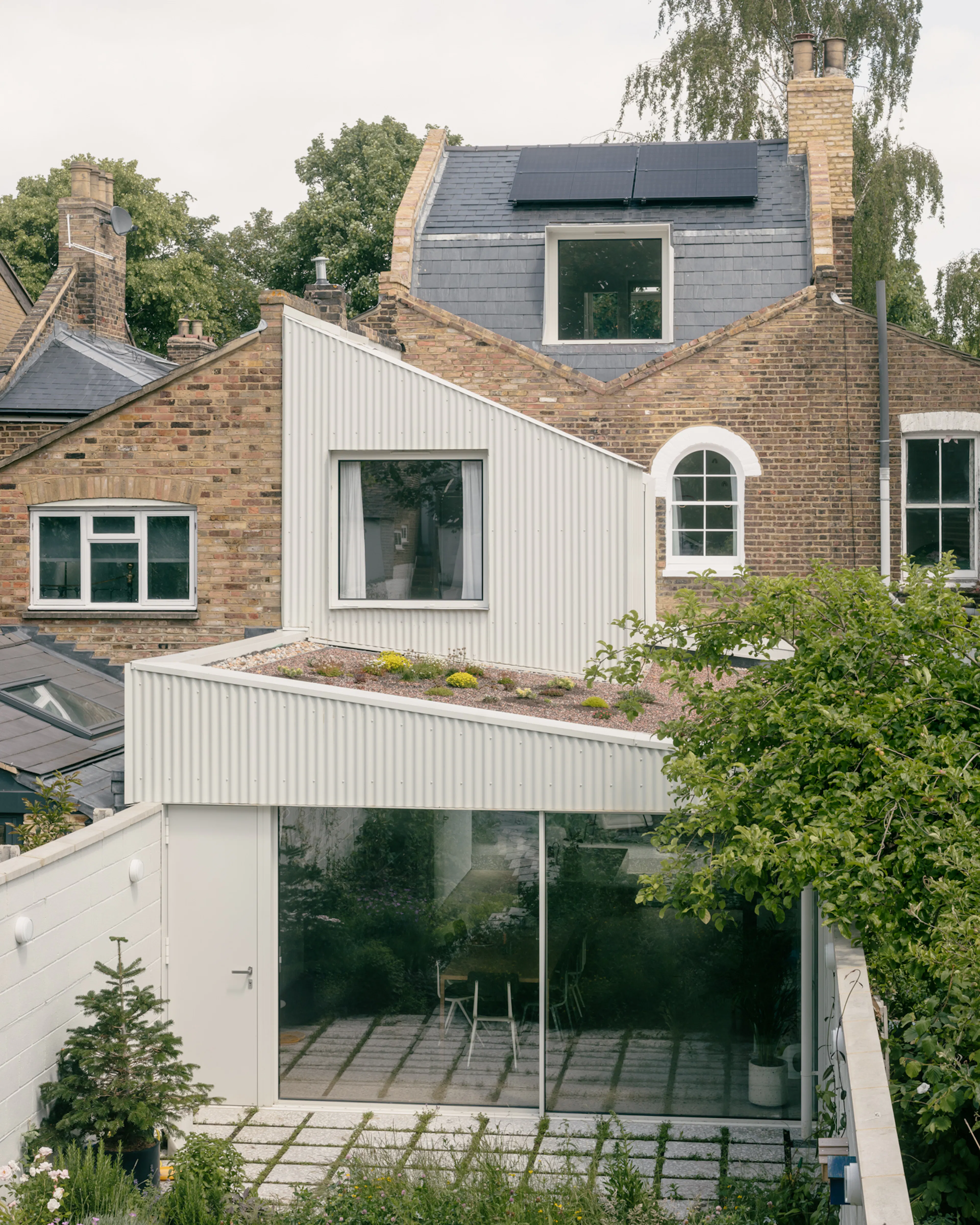 White Patio House — 28