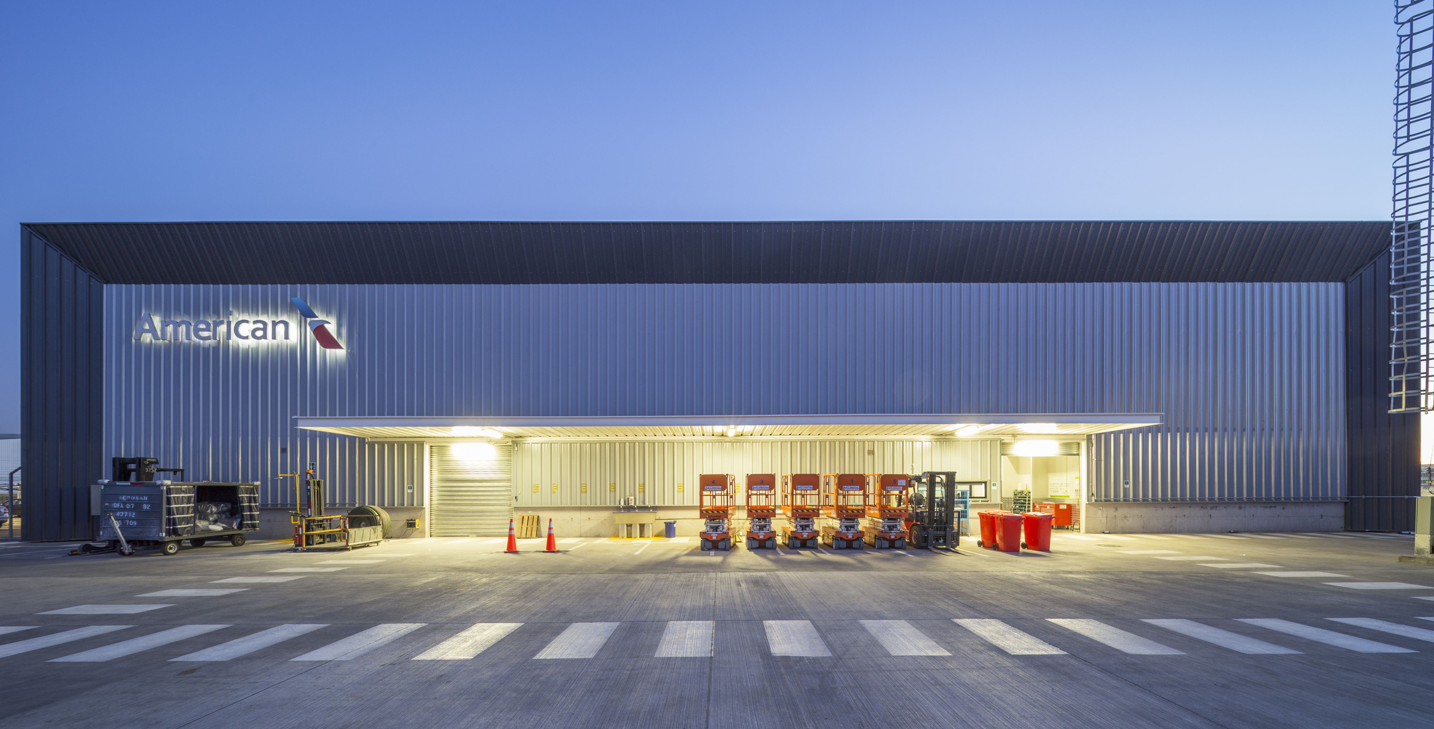 AIRCRAFT MAINTENANCE AMERICAN AIRLINES visual data 6