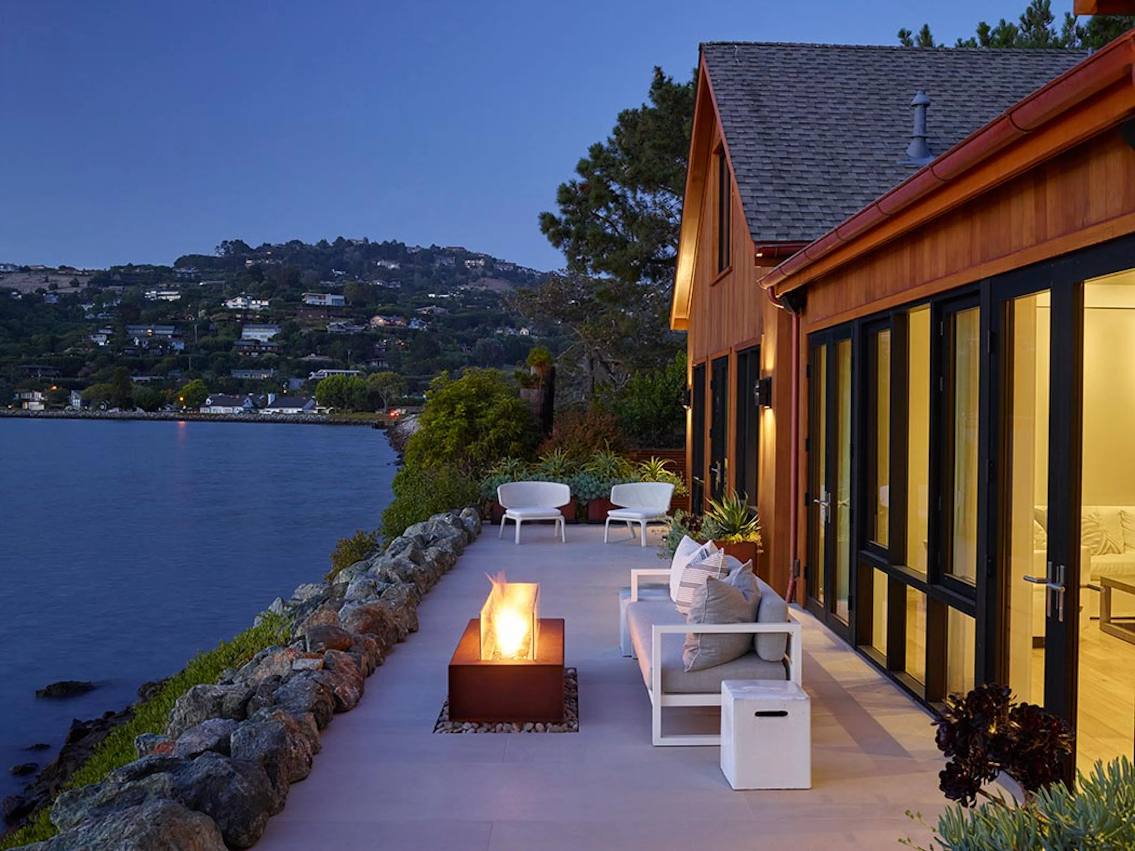 On the Edge of the Continent — 19