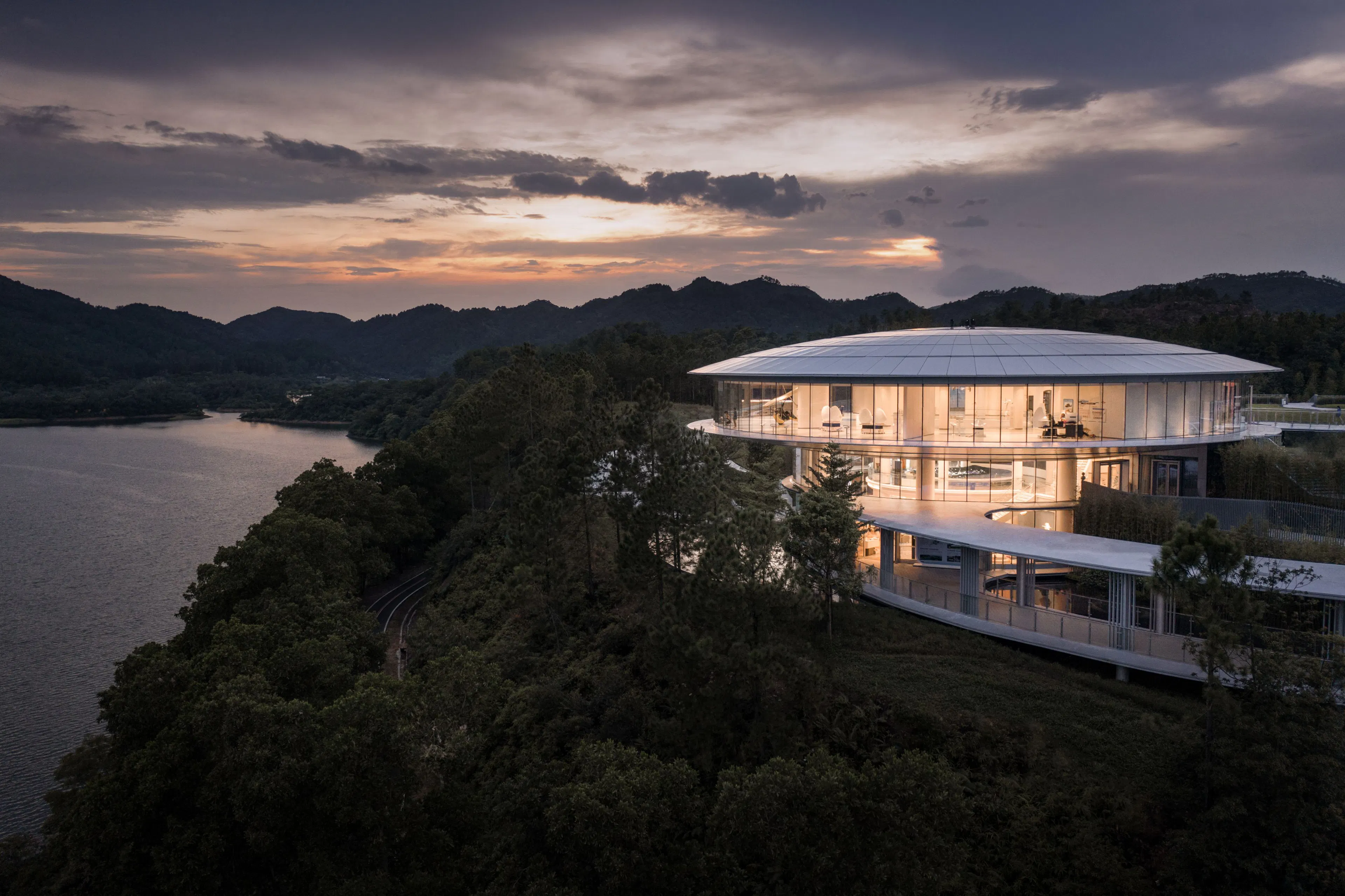 FLIGHT EXPERIENCE HALL OF ENPING QUANLIN GOLDEN TOWN