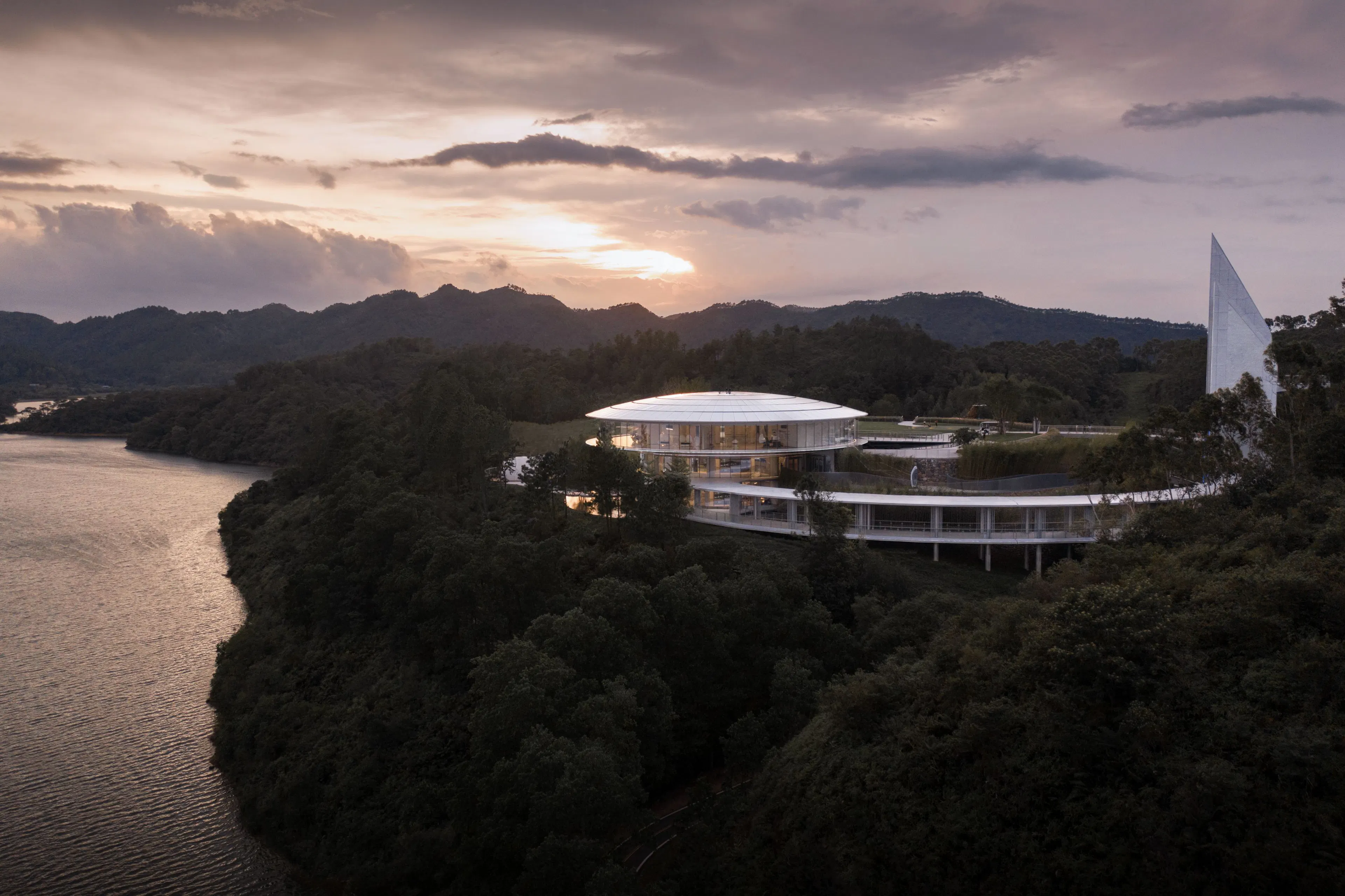 FLIGHT EXPERIENCE HALL OF ENPING QUANLIN GOLDEN TOWN — 1