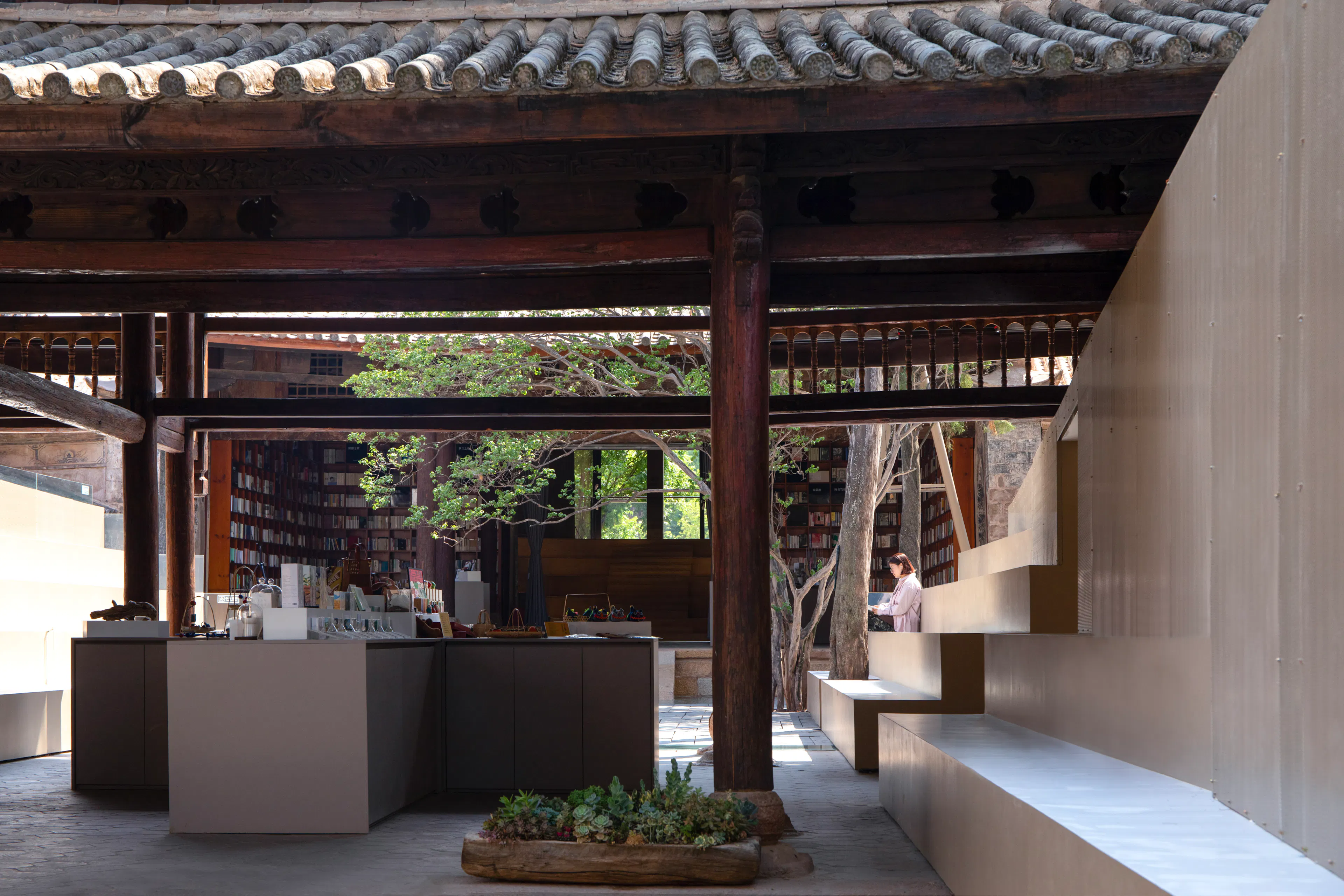 Weishan Chongzheng Academy Bookstore of Librairie Avant-Garde — 16