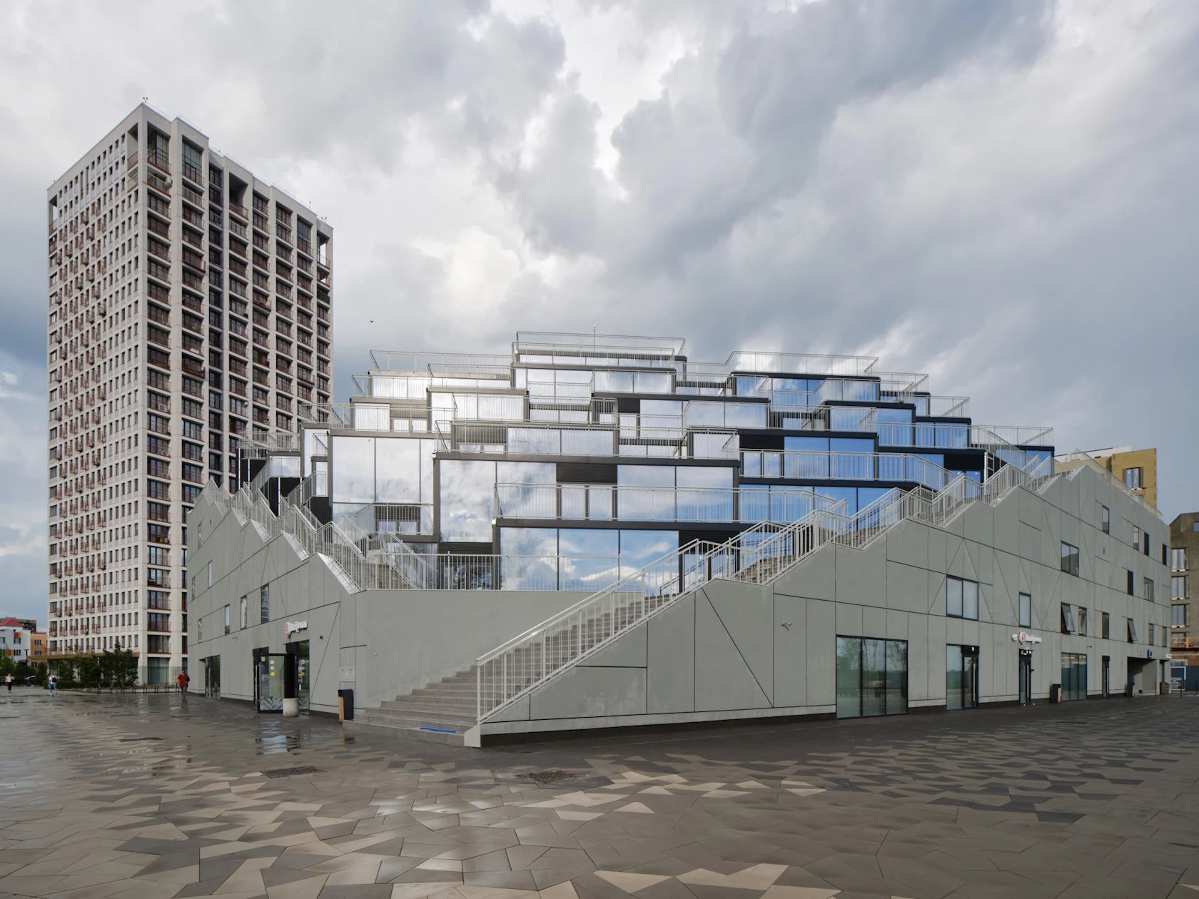 Multifunctional community center based on parking in the "European ...