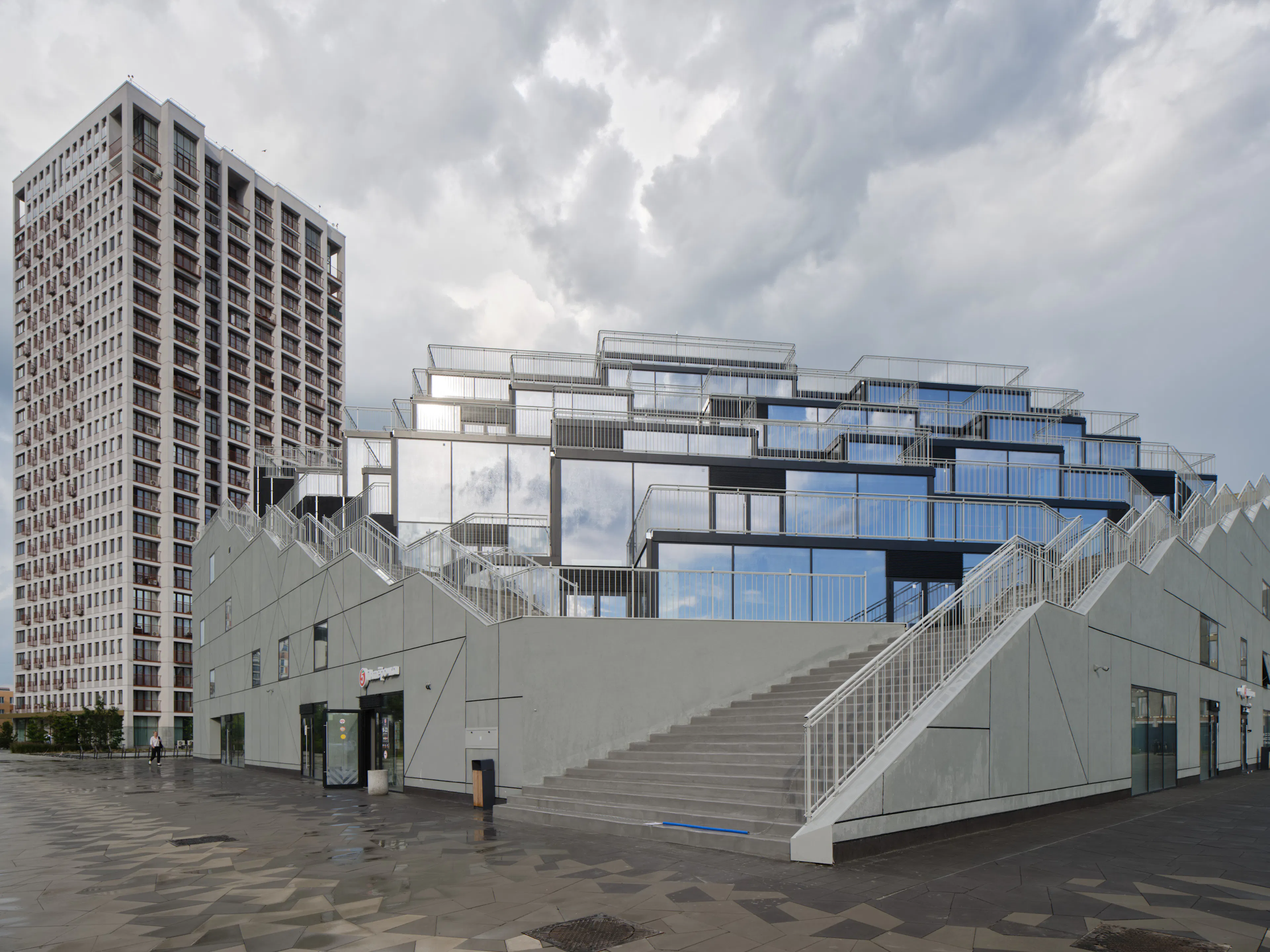 Multifunctional community center based on parking in the "European Riverfront" — 20