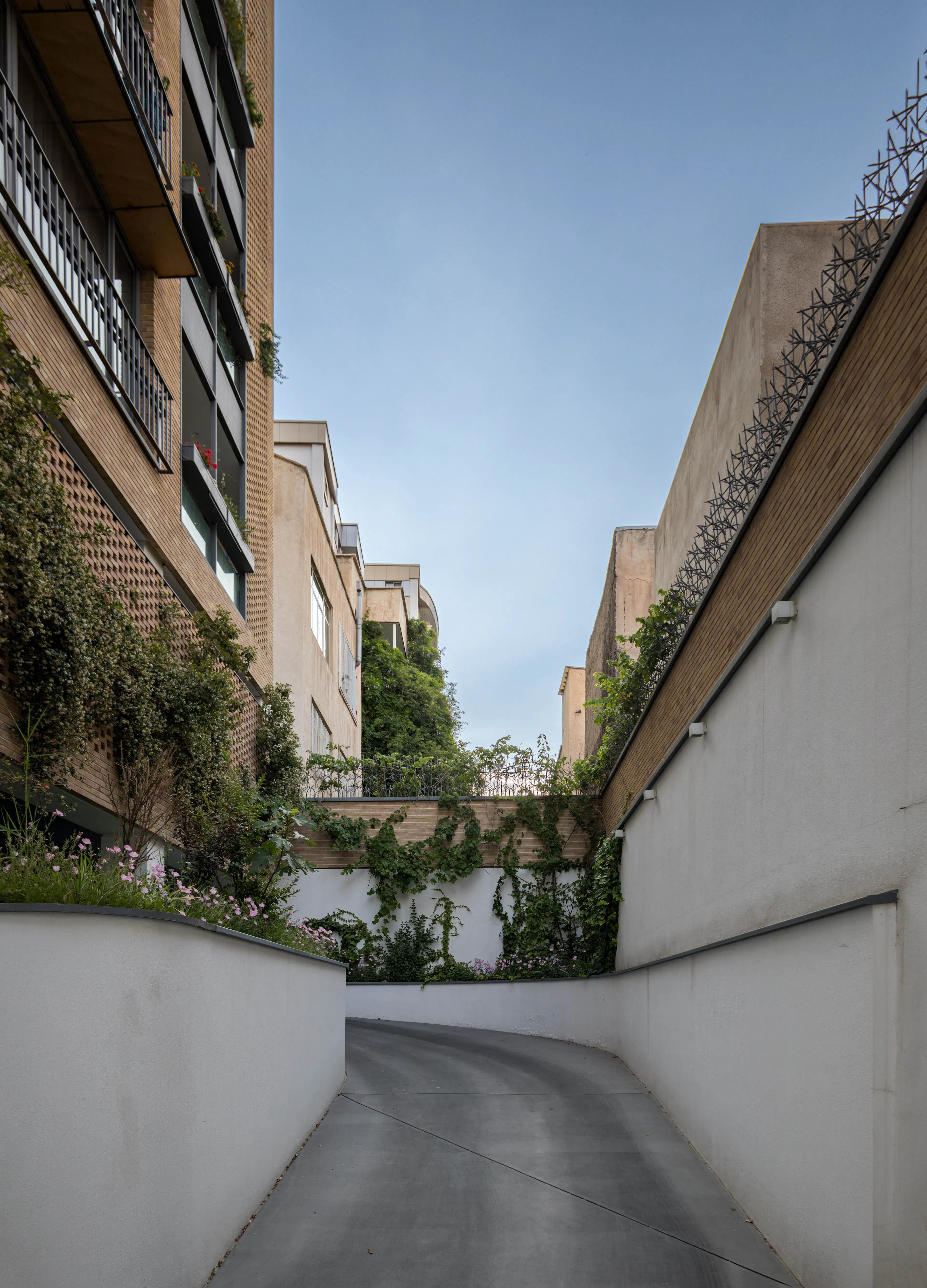 Peyvand Residential Building — 1