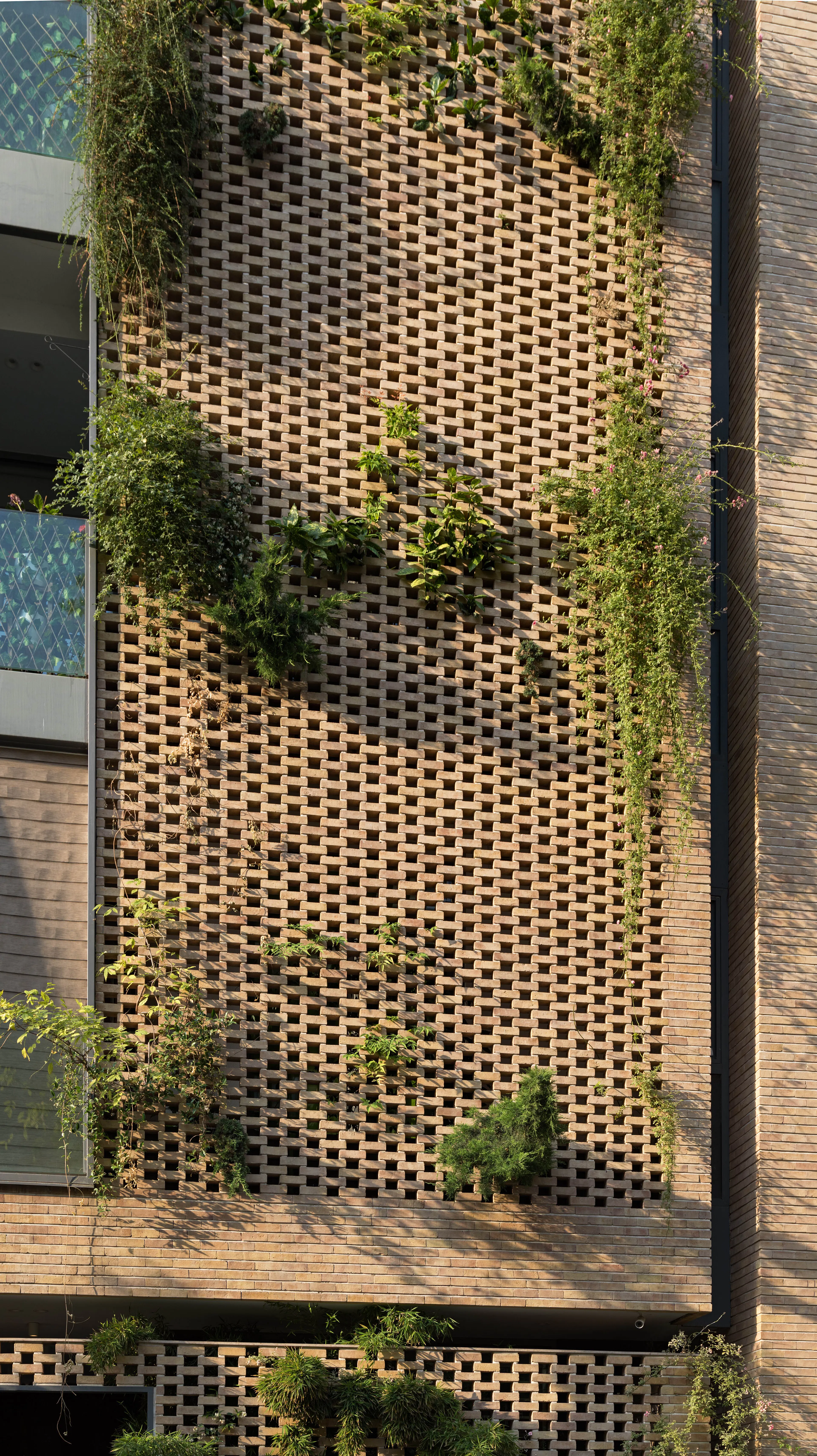 Peyvand Residential Building — 7