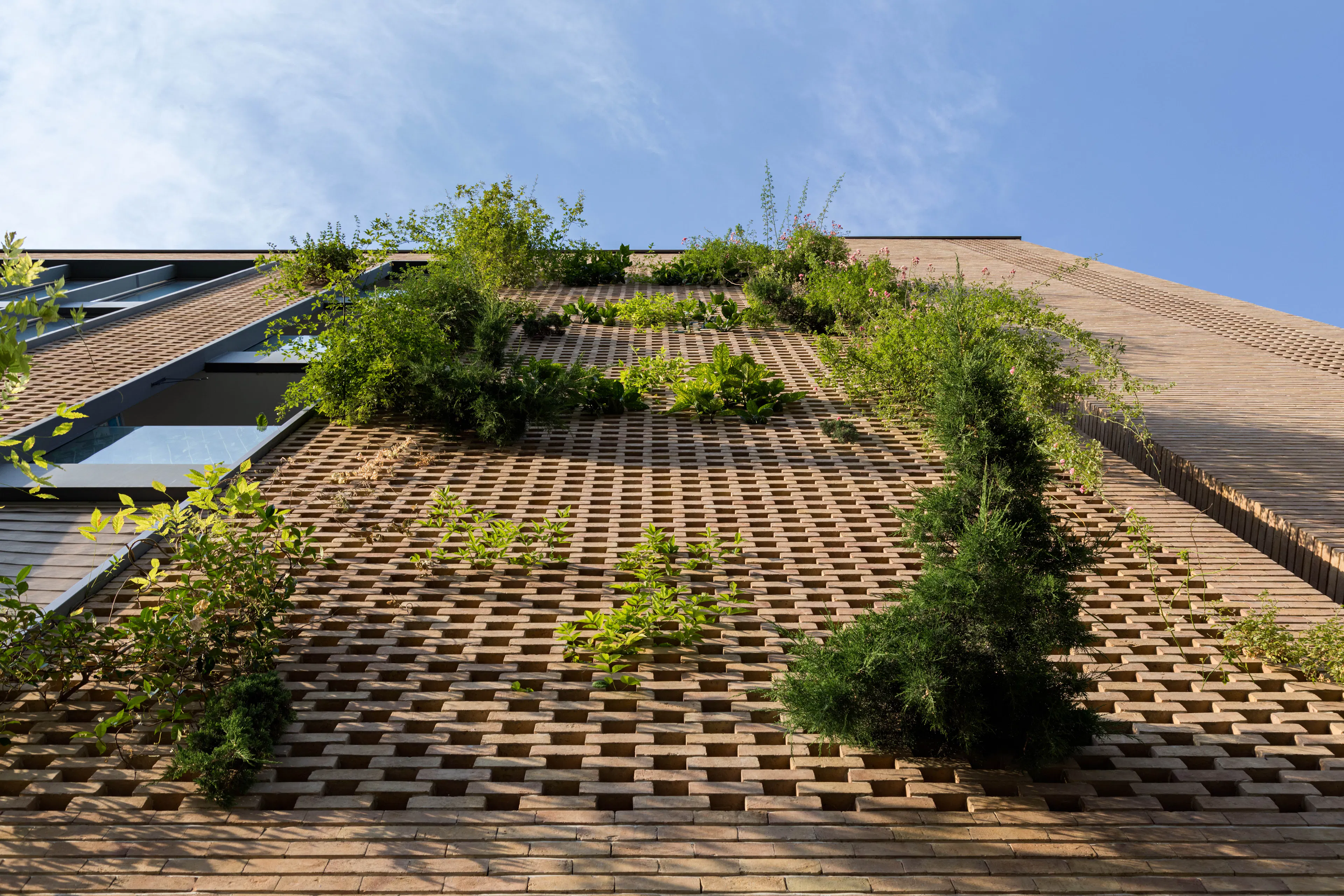 Peyvand Residential Building