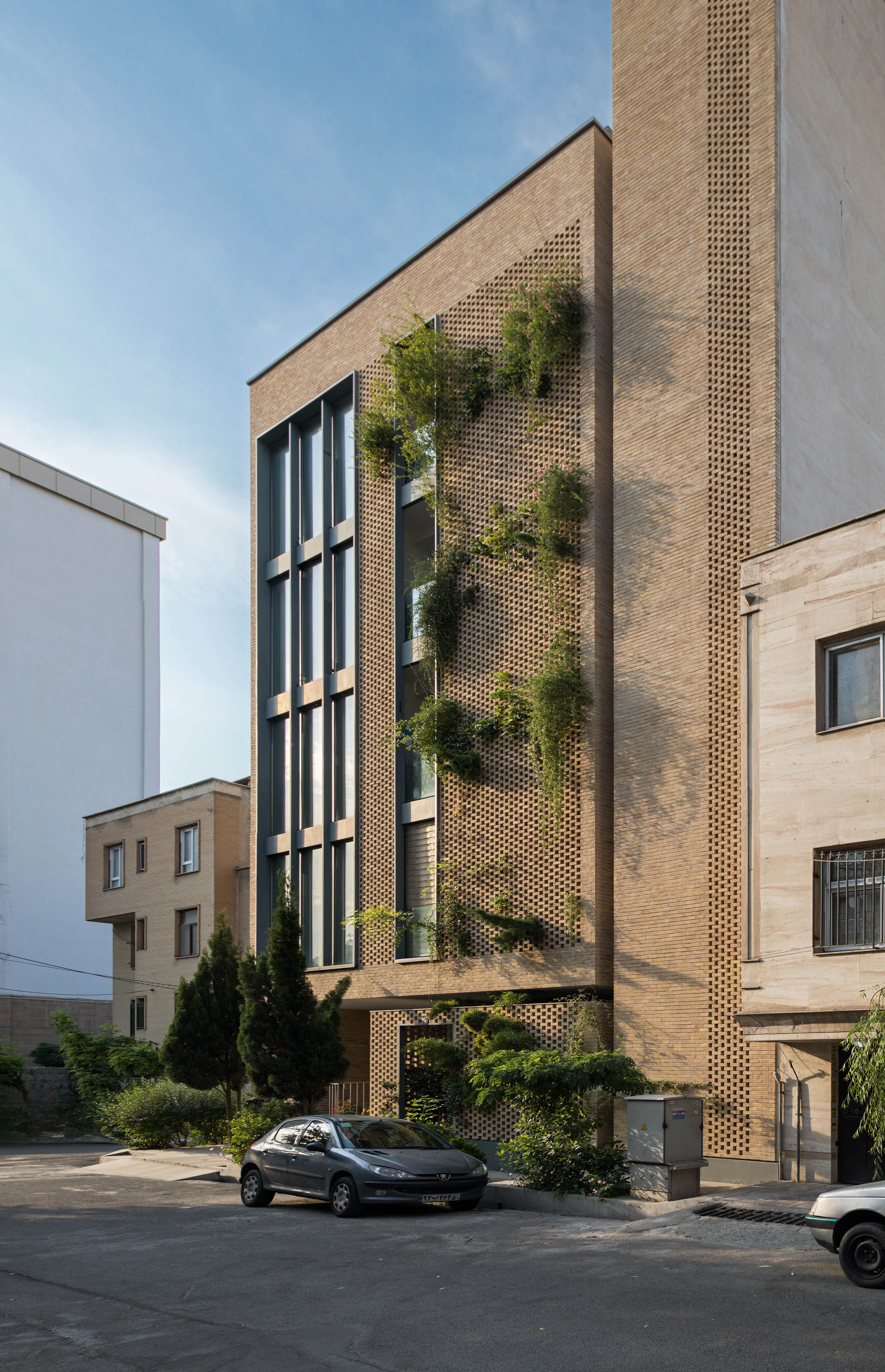 Peyvand Residential Building — 8