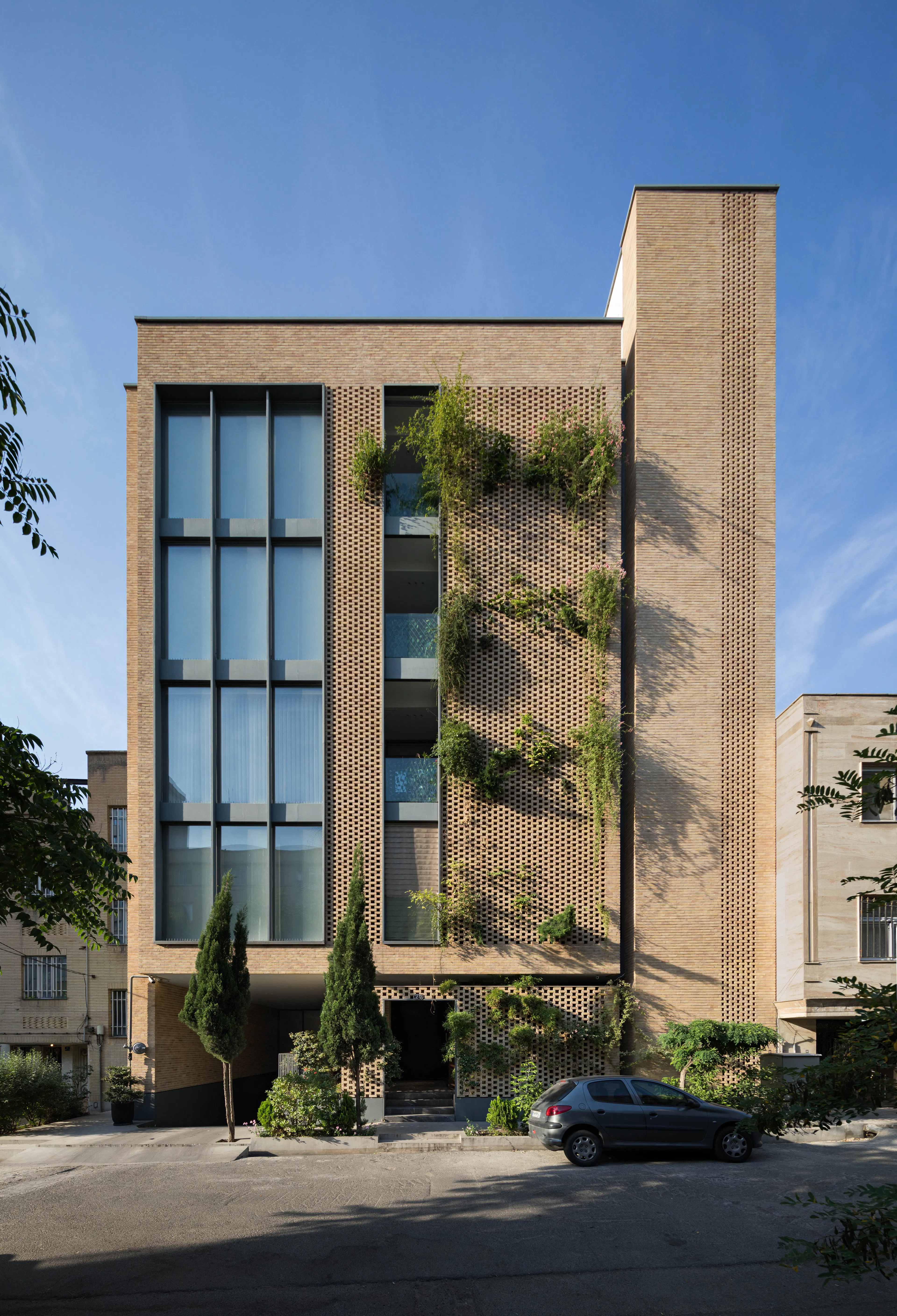 Peyvand Residential Building — 10