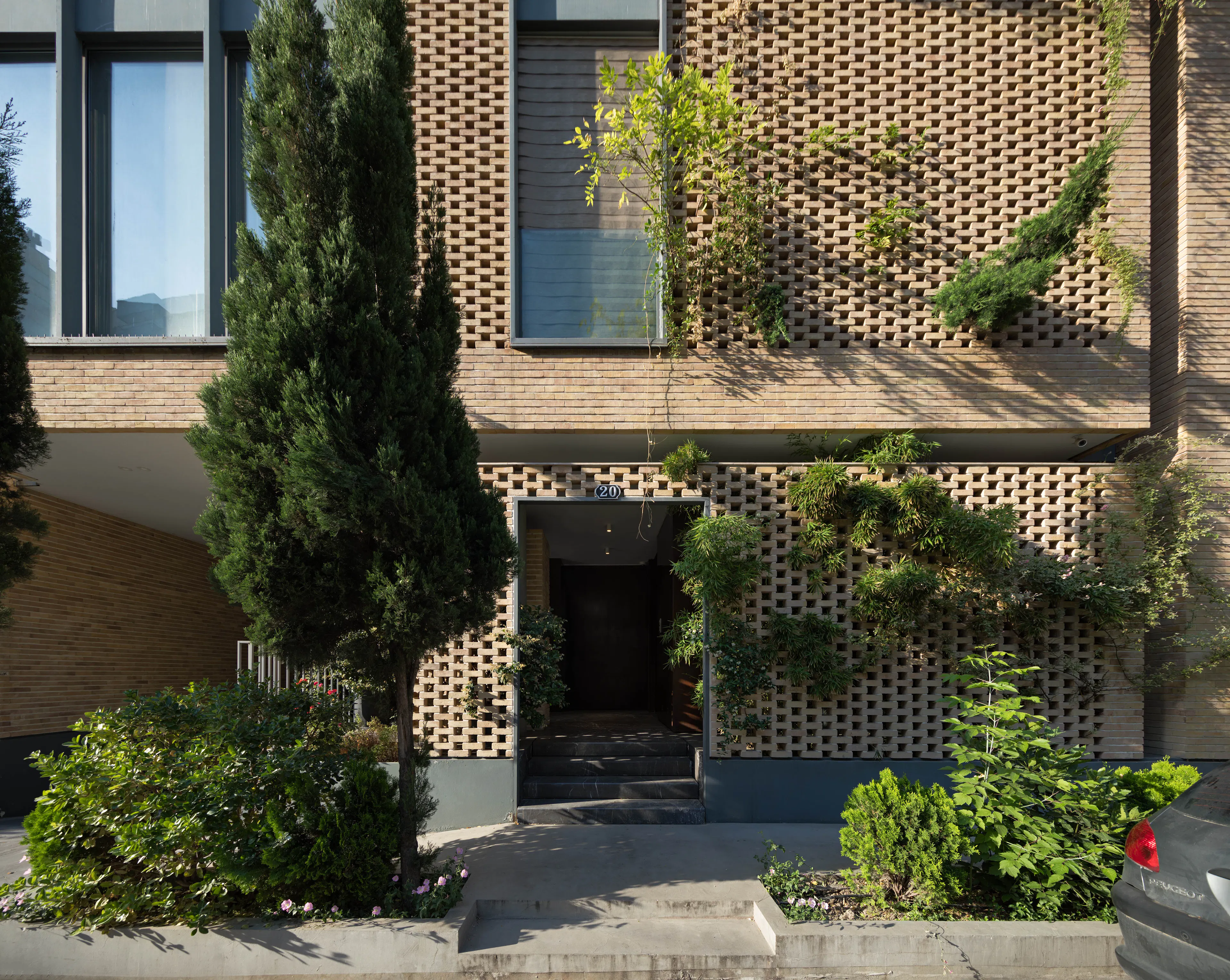 Peyvand Residential Building — 11