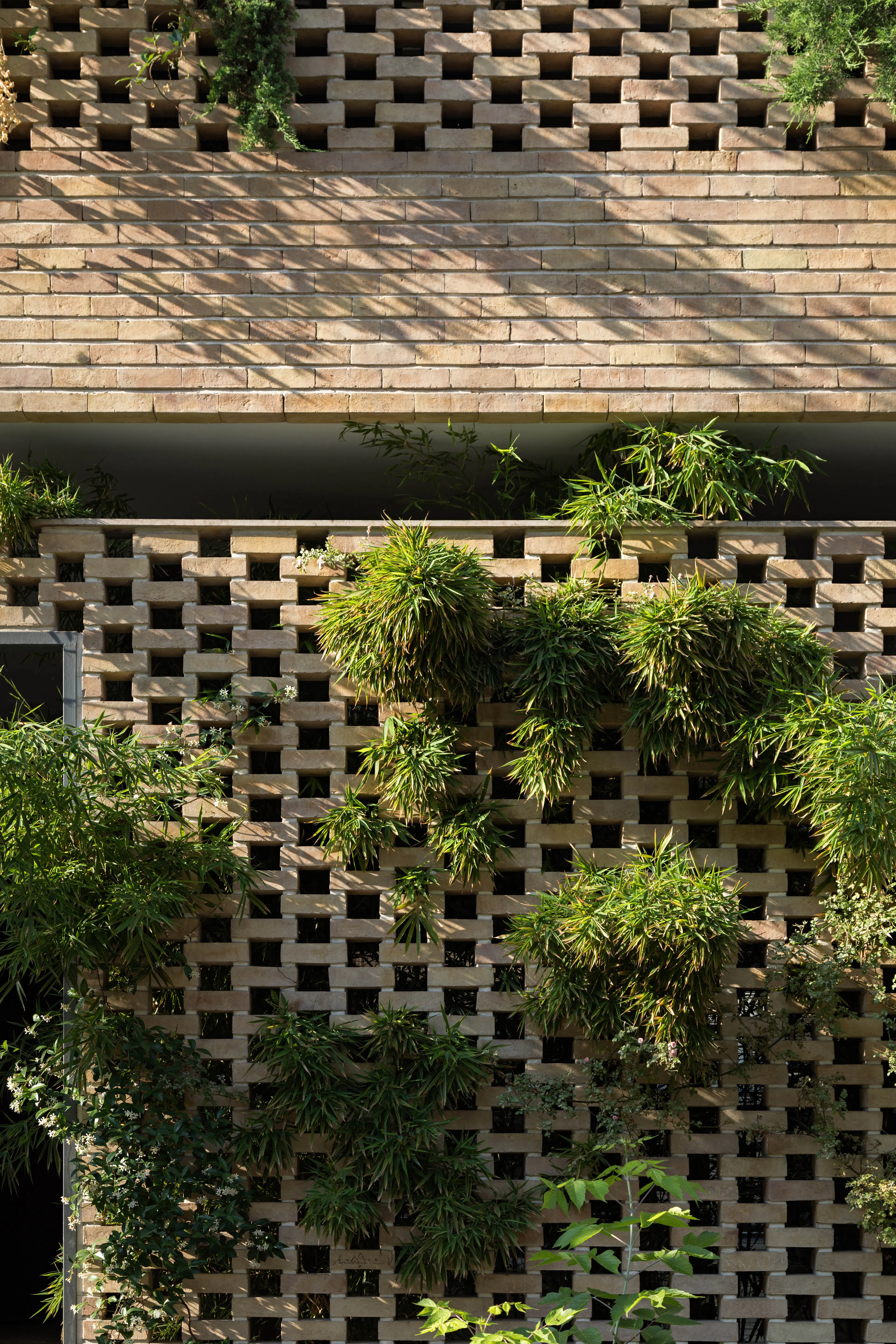 Peyvand Residential Building — 13